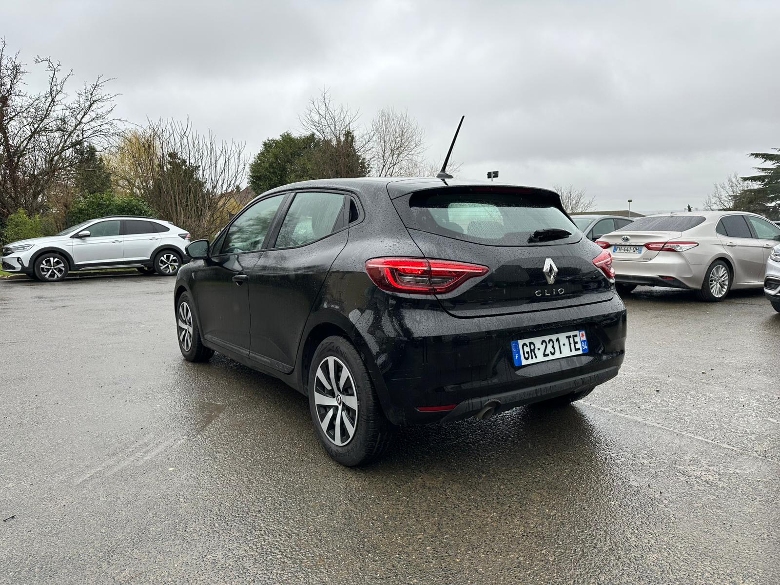 Achat RENAULT CLIO V 1.0 TCe 90 Equilibre – 5P 11/10/2023 en France pour importation en Algérie (Occasion). Spécialiste Export -3 ans, CCR, Mujahid chez DJ CAR. Réf qguut9ii1