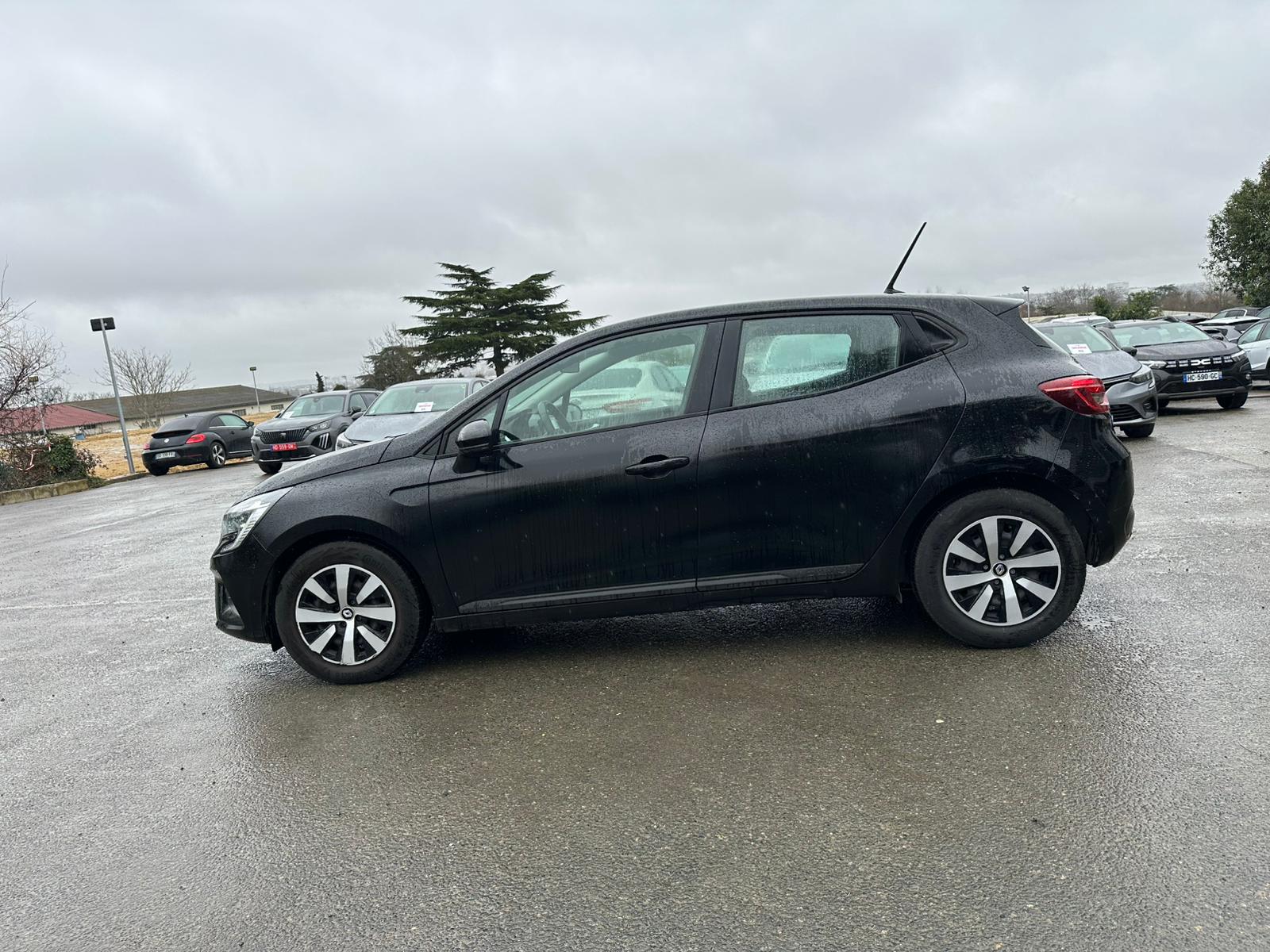 Achat RENAULT CLIO V 1.0 TCe 90 Equilibre – 5P 11/10/2023 en France pour importation en Algérie (Occasion). Spécialiste Export -3 ans, CCR, Mujahid chez DJ CAR. Réf qguut9ii1