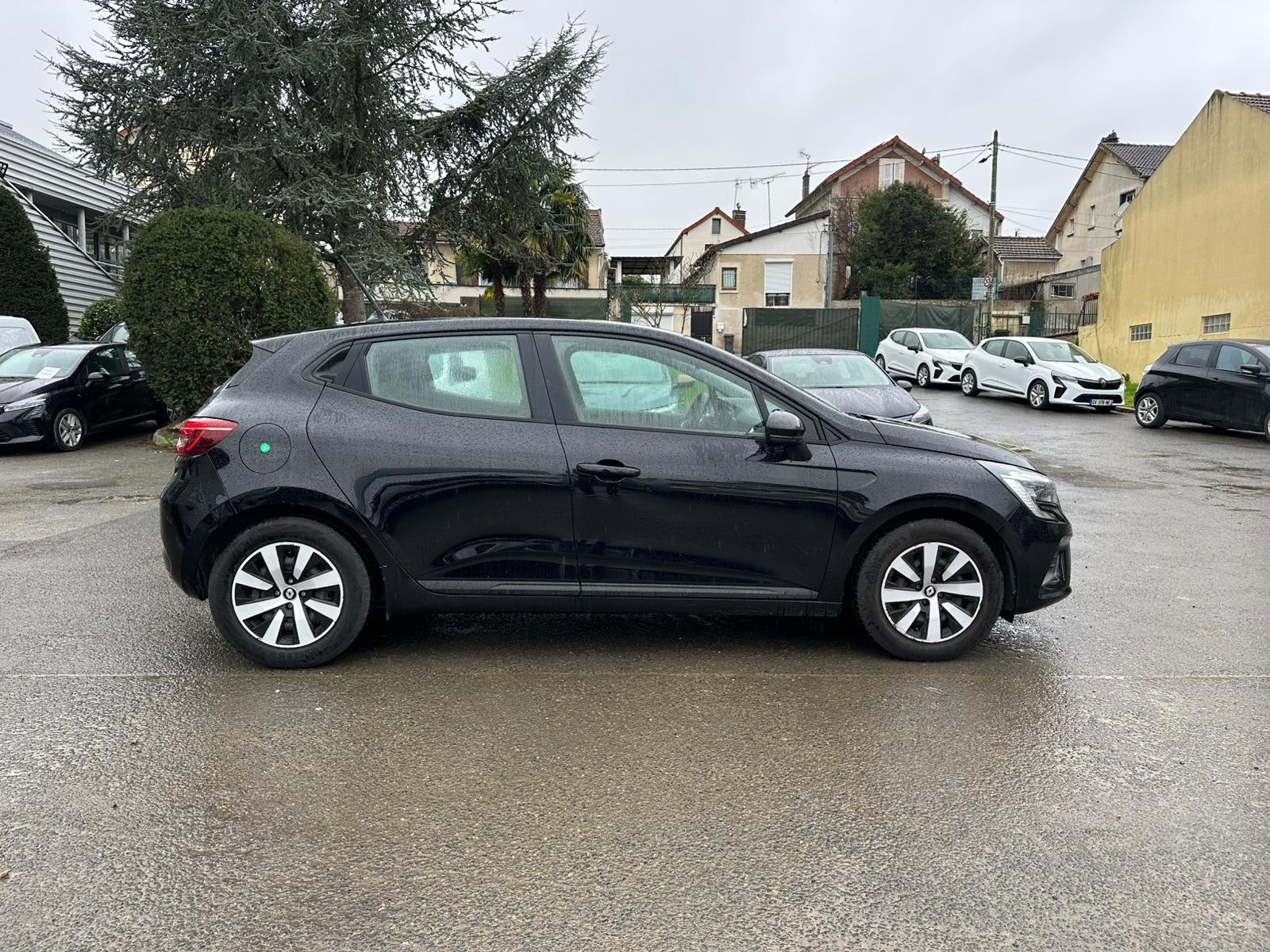 Achat RENAULT CLIO V 1.0 TCe 90 Equilibre – 5P 11/10/2023 en France pour importation en Algérie (Occasion). Spécialiste Export -3 ans, CCR, Mujahid chez DJ CAR. Réf qguut9ii1