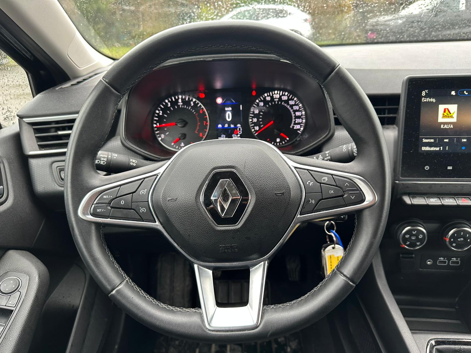 Achat RENAULT CLIO V 1.0 TCe 90 Equilibre – 5P 11/10/2023 en France pour importation en Algérie (Occasion). Spécialiste Export -3 ans, CCR, Mujahid chez DJ CAR. Réf qguut9ii1