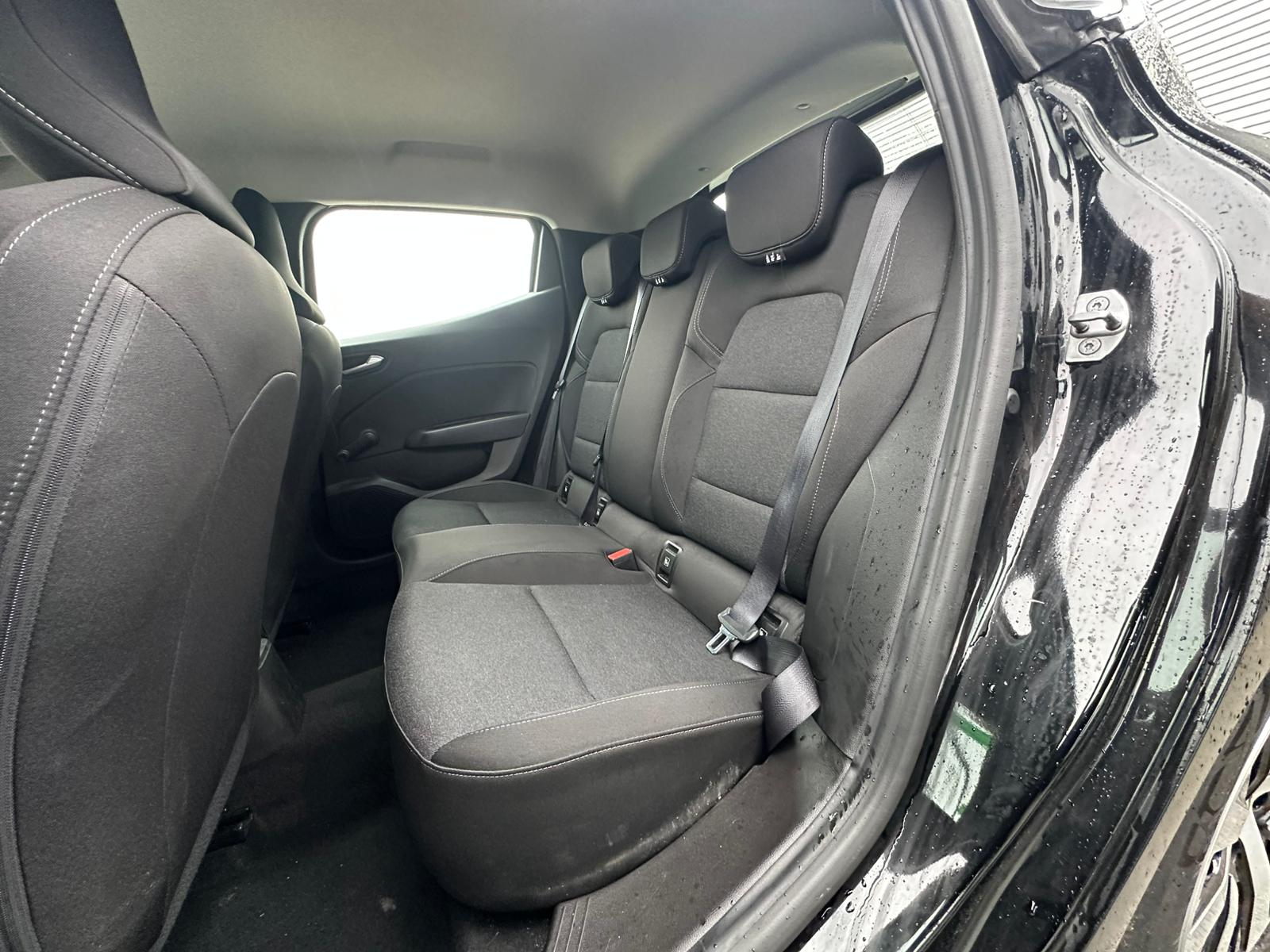 Achat RENAULT CLIO V 1.0 TCe 90 Equilibre – 5P 11/10/2023 en France pour importation en Algérie (Occasion). Spécialiste Export -3 ans, CCR, Mujahid chez DJ CAR. Réf qguut9ii1