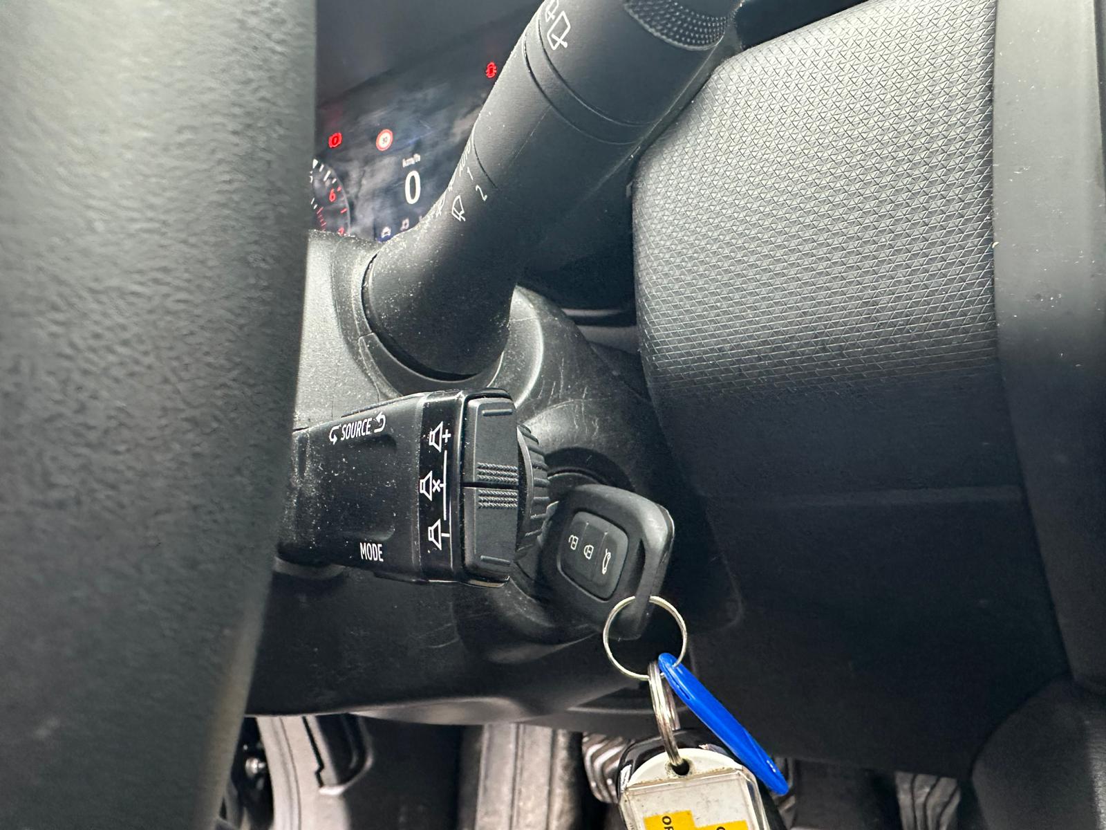 Achat RENAULT CLIO V 1.0 TCe 90 Equilibre – 5P 11/10/2023 en France pour importation en Algérie (Occasion). Spécialiste Export -3 ans, CCR, Mujahid chez DJ CAR. Réf qguut9ii1