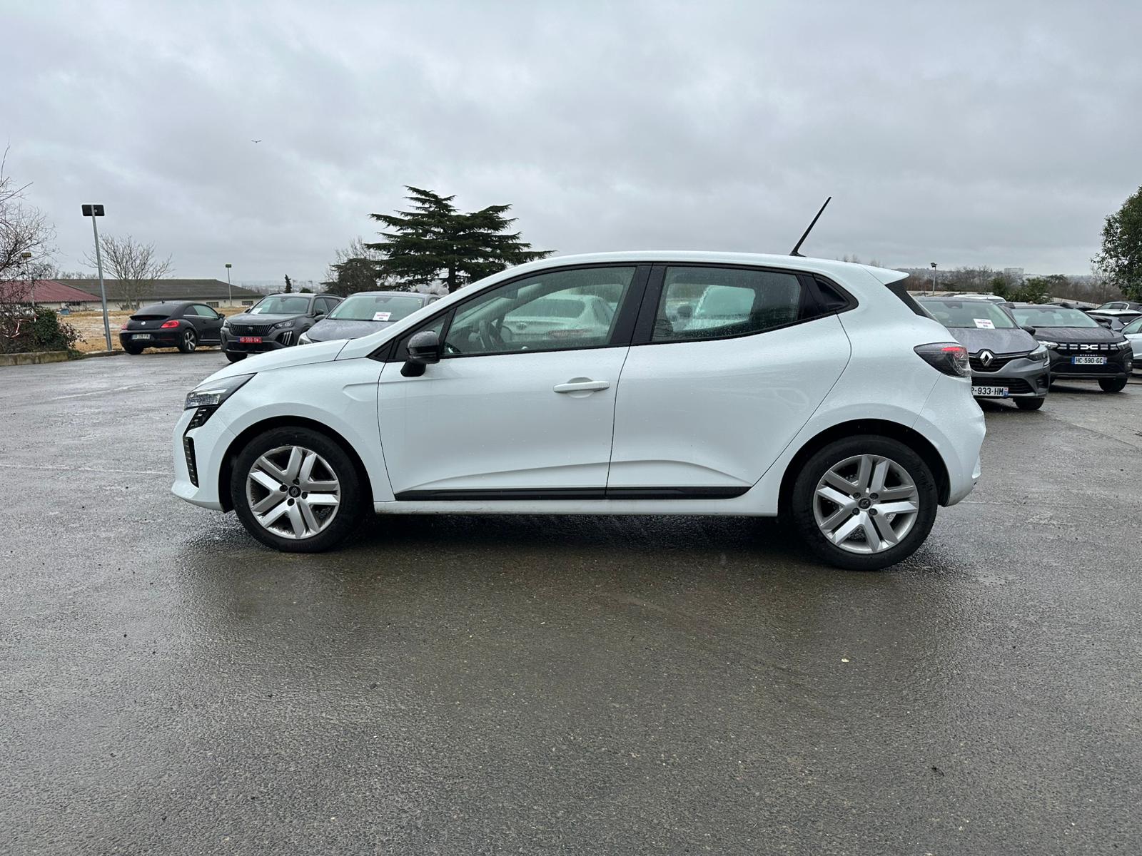 Achat RENAULT CLIO V 1.0 TCe 90CH Evolution – 5P 05/03/2024 en France pour importation en Algérie (Occasion). Spécialiste Export -3 ans, CCR, Mujahid chez DJ CAR. Réf xzbqltc