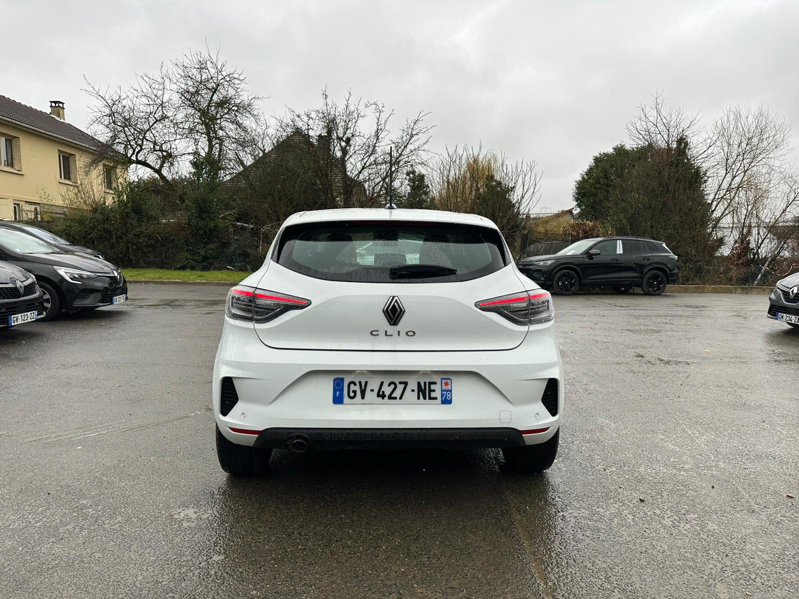 Achat RENAULT CLIO V 1.0 TCe 90CH Evolution – 5P 05/03/2024 en France pour importation en Algérie (Occasion). Spécialiste Export -3 ans, CCR, Mujahid chez DJ CAR. Réf xzbqltc