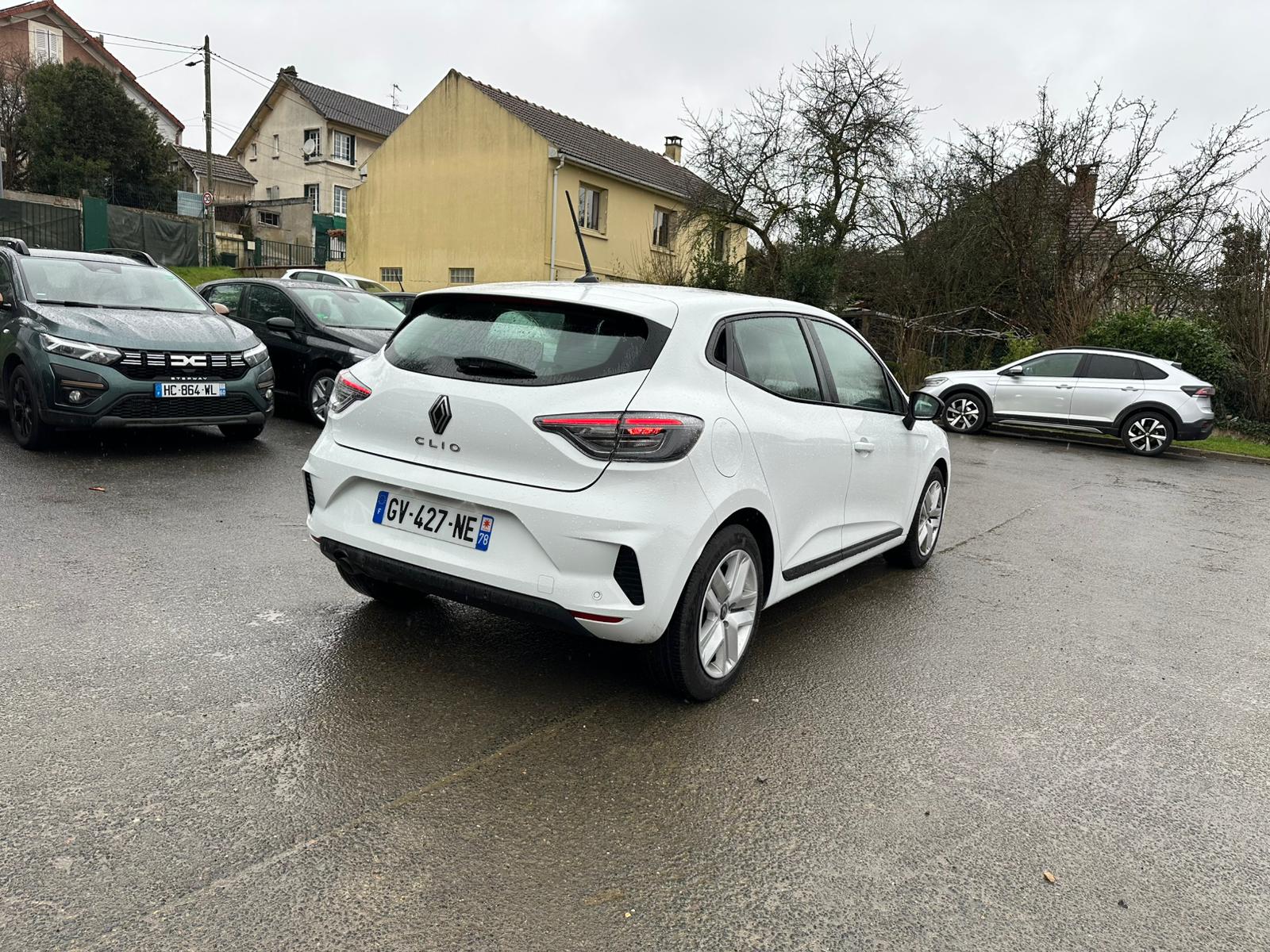 Achat RENAULT CLIO V 1.0 TCe 90CH Evolution – 5P 05/03/2024 en France pour importation en Algérie (Occasion). Spécialiste Export -3 ans, CCR, Mujahid chez DJ CAR. Réf xzbqltc