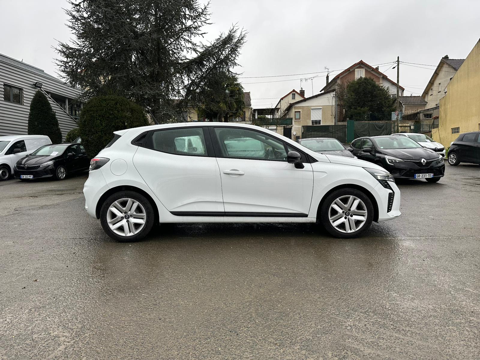 Achat RENAULT CLIO V 1.0 TCe 90CH Evolution – 5P 05/03/2024 en France pour importation en Algérie (Occasion). Spécialiste Export -3 ans, CCR, Mujahid chez DJ CAR. Réf xzbqltc