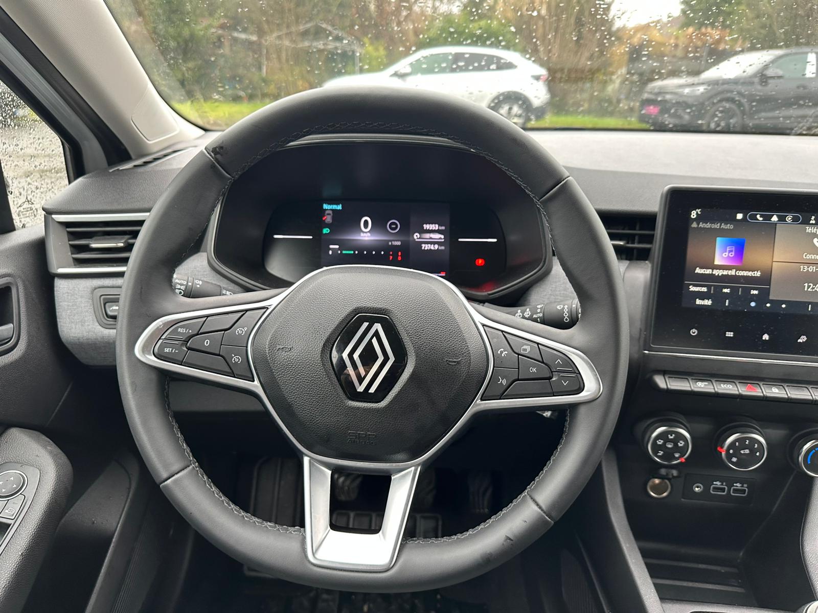 Achat RENAULT CLIO V 1.0 TCe 90CH Evolution – 5P 05/03/2024 en France pour importation en Algérie (Occasion). Spécialiste Export -3 ans, CCR, Mujahid chez DJ CAR. Réf xzbqltc