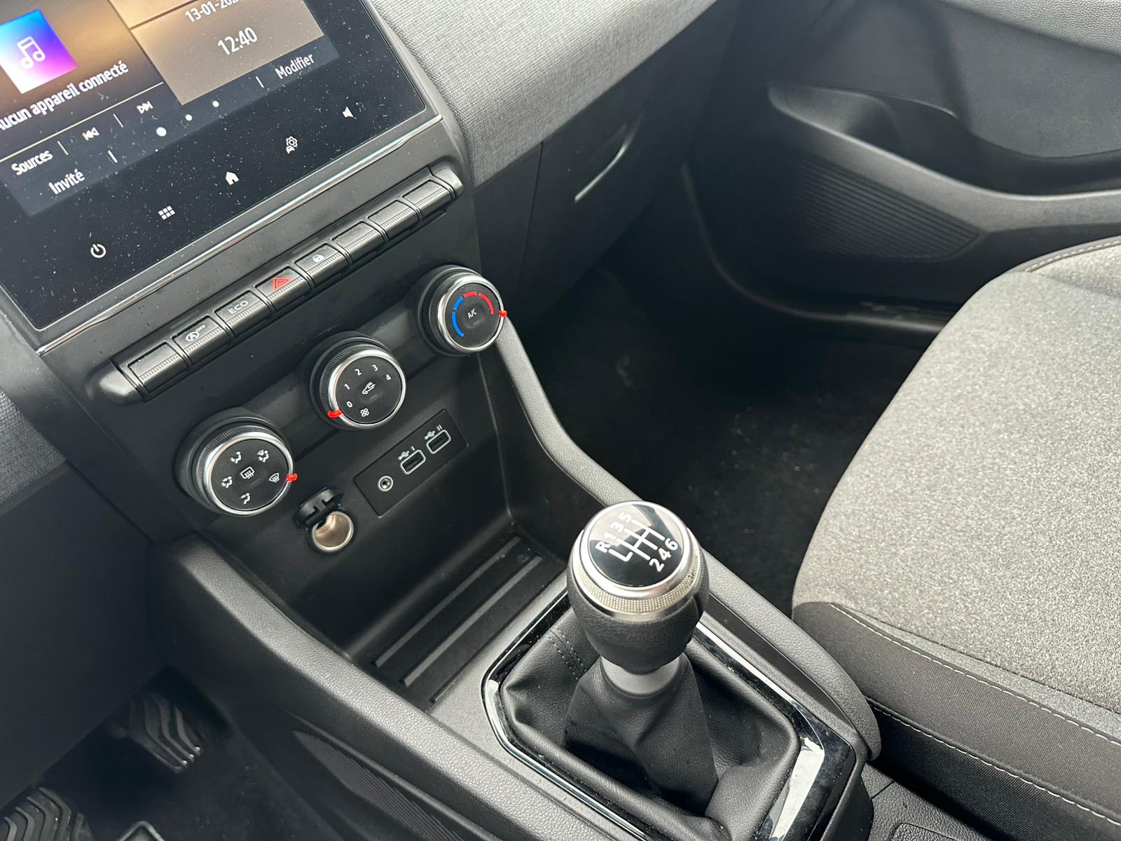 Achat RENAULT CLIO V 1.0 TCe 90CH Evolution – 5P 05/03/2024 en France pour importation en Algérie (Occasion). Spécialiste Export -3 ans, CCR, Mujahid chez DJ CAR. Réf xzbqltc