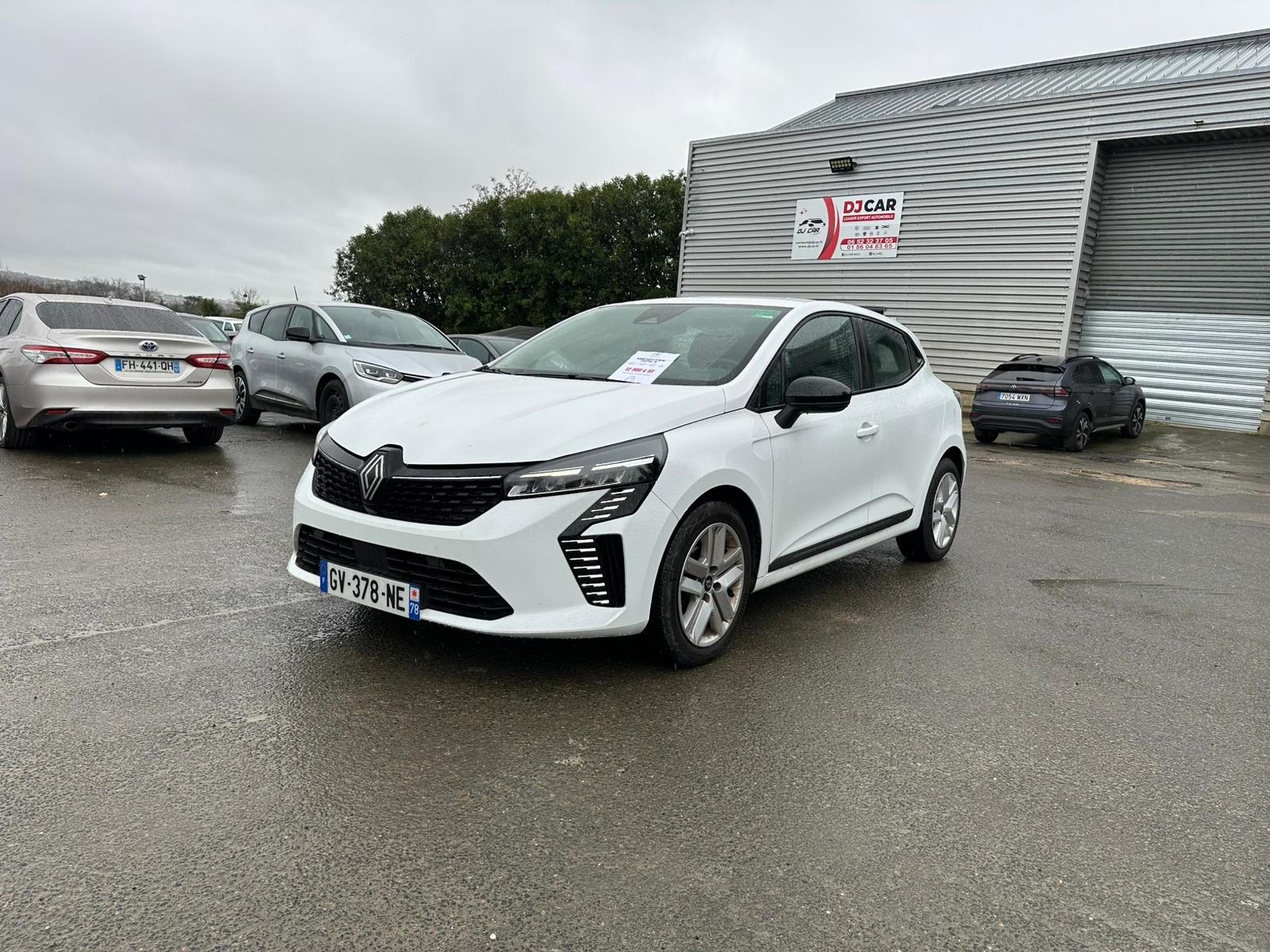 Achat RENAULT CLIO V 1.0 TCe 90 Evolution – 5P 05/03/2024 en France pour importation en Algérie (Occasion). Spécialiste Export -3 ans, CCR, Mujahid chez DJ CAR. Réf 9d2157w3