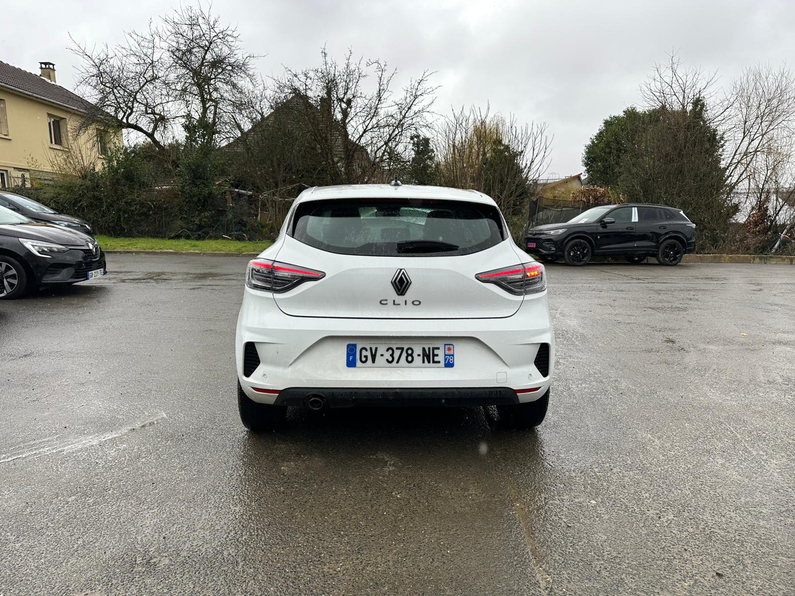 Achat RENAULT CLIO V 1.0 TCe 90 Evolution – 5P 05/03/2024 en France pour importation en Algérie (Occasion). Spécialiste Export -3 ans, CCR, Mujahid chez DJ CAR. Réf 9d2157w3