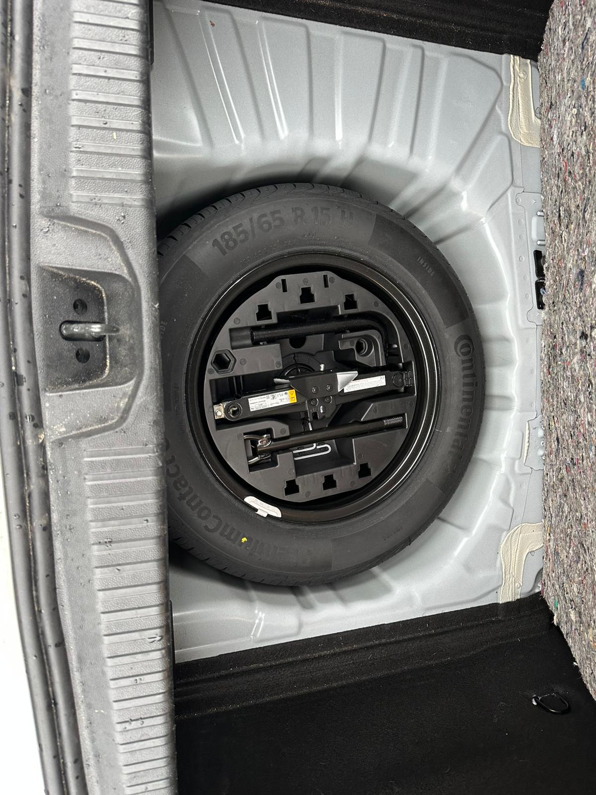 Achat RENAULT CLIO V 1.0 TCe 90 Evolution – 5P 05/03/2024 en France pour importation en Algérie (Occasion). Spécialiste Export -3 ans, CCR, Mujahid chez DJ CAR. Réf 9d2157w3