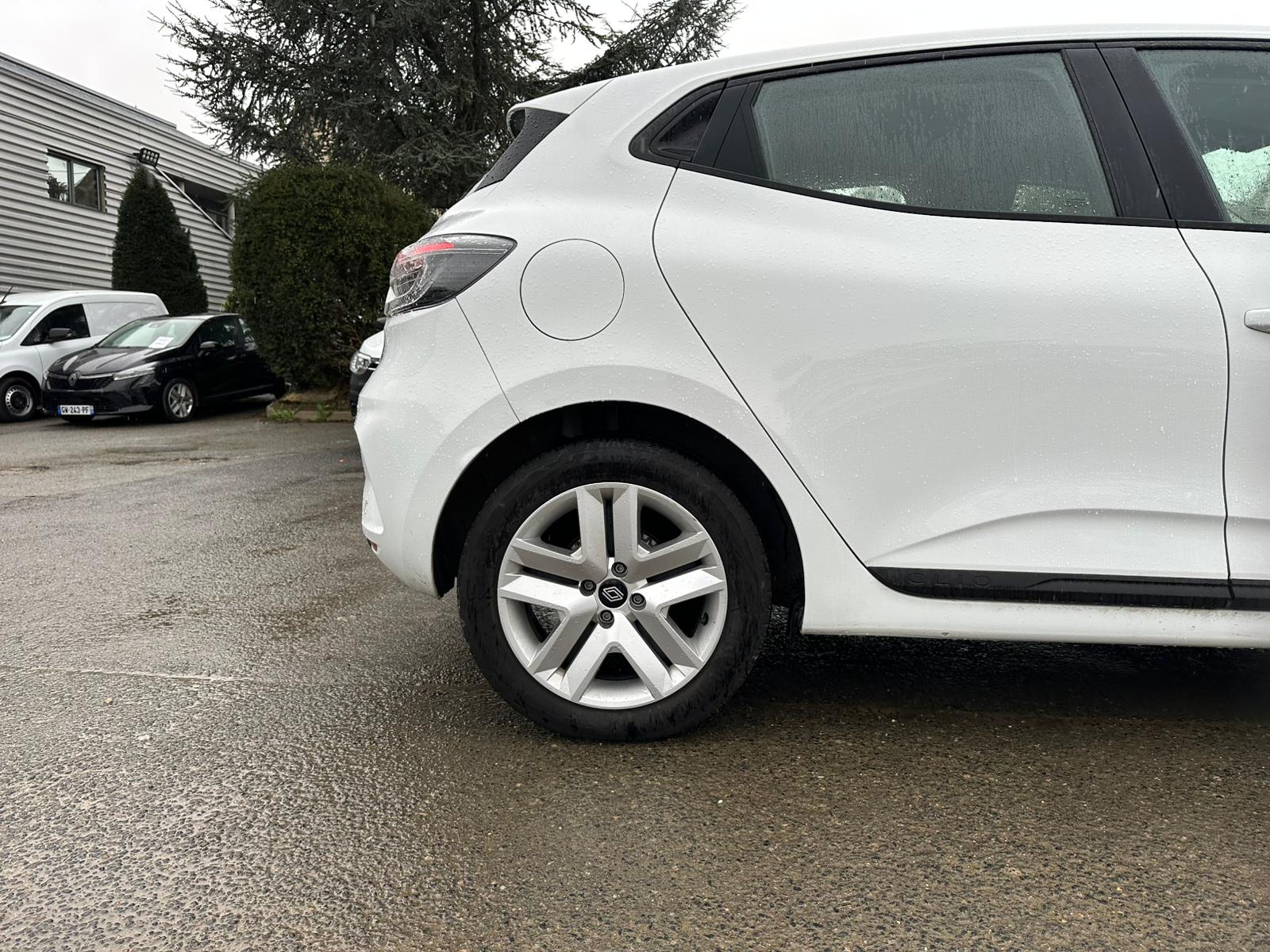 Achat RENAULT CLIO V 1.0 TCe 90 Evolution – 5P 05/03/2024 en France pour importation en Algérie (Occasion). Spécialiste Export -3 ans, CCR, Mujahid chez DJ CAR. Réf 9d2157w3