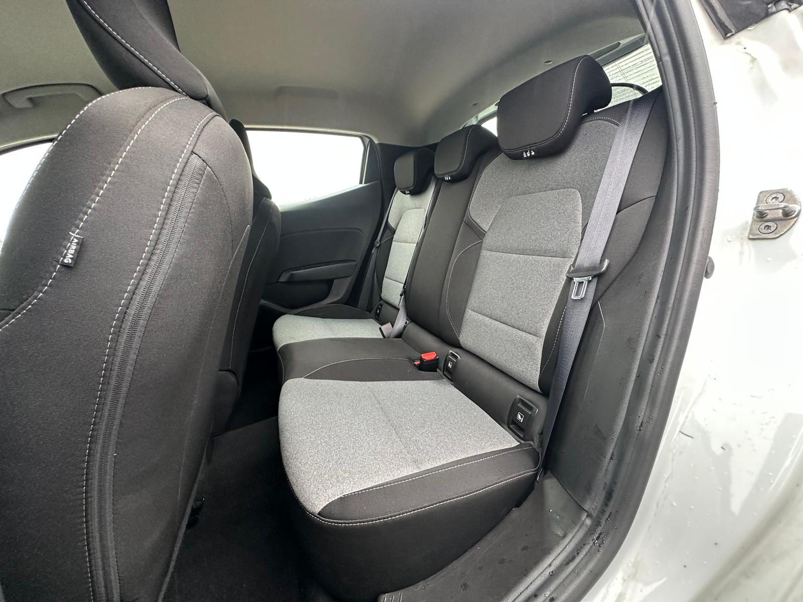 Achat RENAULT CLIO V 1.0 TCe 90 Evolution – 5P 05/03/2024 en France pour importation en Algérie (Occasion). Spécialiste Export -3 ans, CCR, Mujahid chez DJ CAR. Réf 9d2157w3