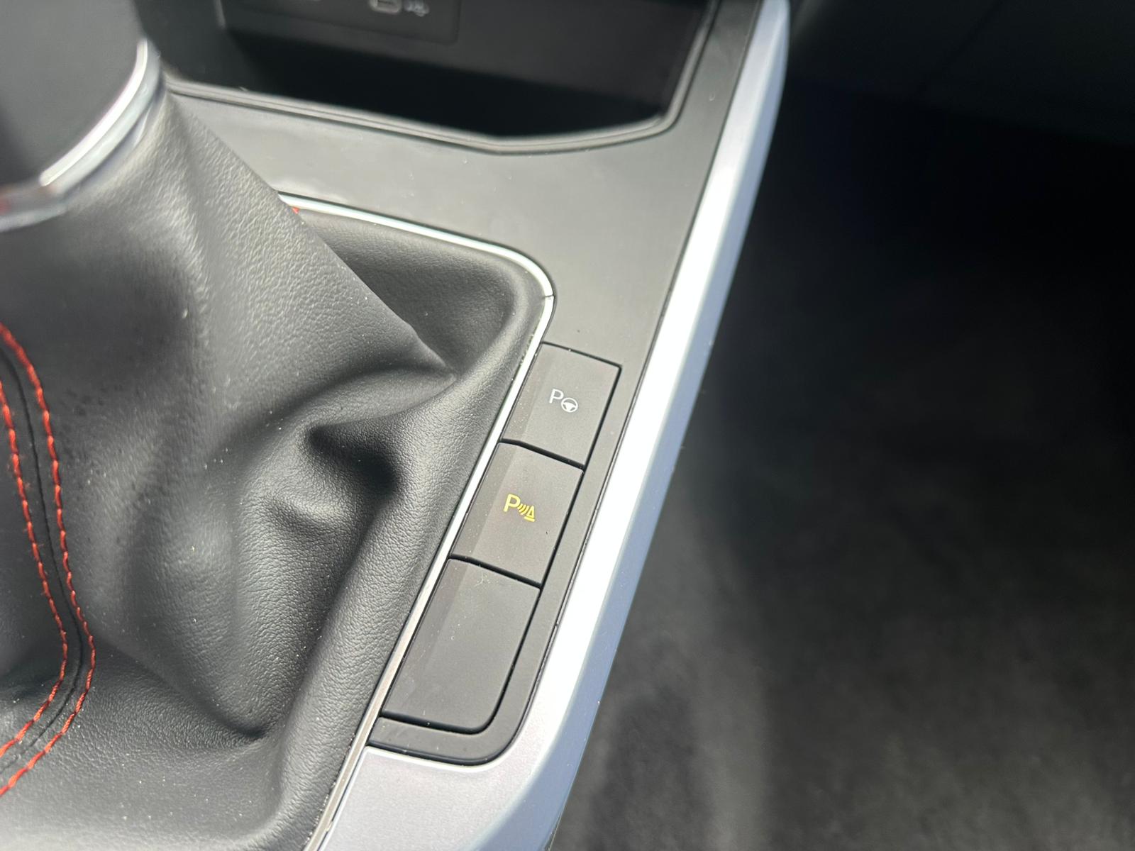 Achat SEAT ARONA PHASE 2 1,0 TSI 115CH FR EDITION SPECIALE 03/03/2025 en France pour importation en Algérie (Occasion). Spécialiste Export -3 ans, CCR, Mujahid chez DJ CAR. Réf bwh4kryw