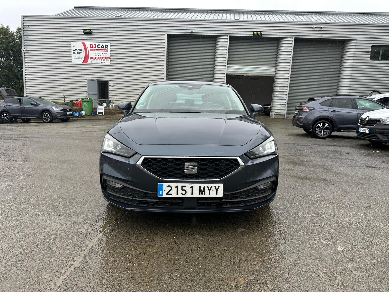 Achat SEAT LEON IV 1,5 TSI 115CV BVM STYLE 25 ANNIVERSAIRE 05/03/2025 en France pour importation en Algérie (Occasion). Spécialiste Export -3 ans, CCR, Mujahid chez DJ CAR. Réf 2bsr213