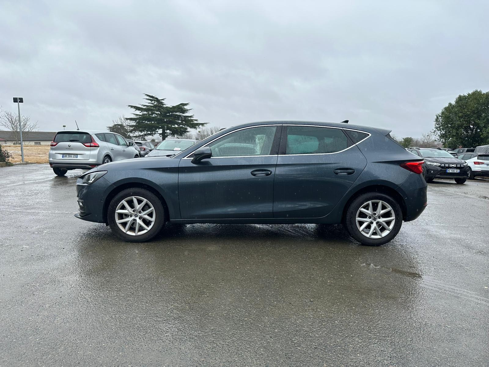 Achat SEAT LEON IV 1,5 TSI 115CV BVM STYLE 25 ANNIVERSAIRE 05/03/2025 en France pour importation en Algérie (Occasion). Spécialiste Export -3 ans, CCR, Mujahid chez DJ CAR. Réf 2bsr213