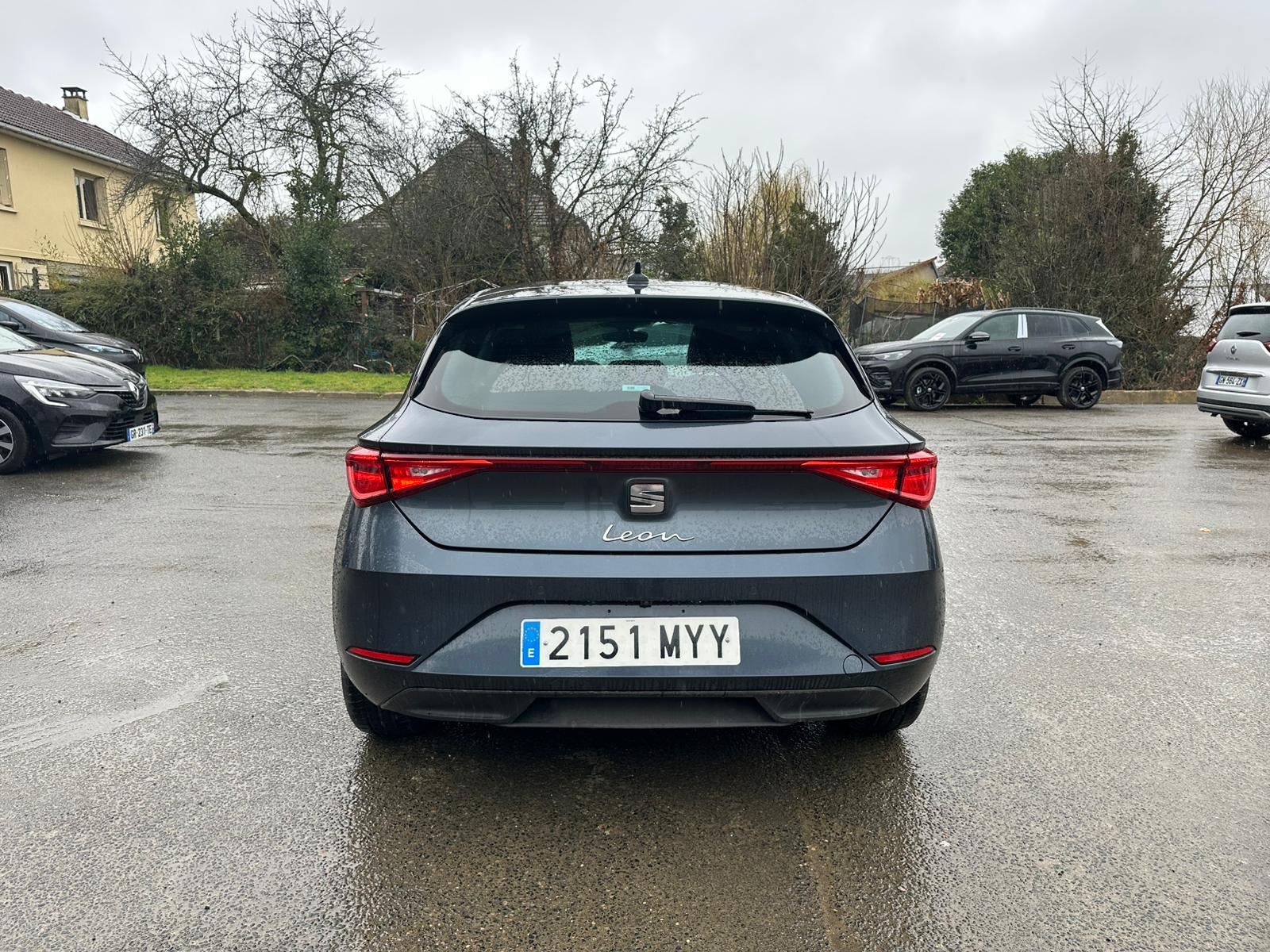 Achat SEAT LEON IV 1,5 TSI 115CV BVM STYLE 25 ANNIVERSAIRE 05/03/2025 en France pour importation en Algérie (Occasion). Spécialiste Export -3 ans, CCR, Mujahid chez DJ CAR. Réf 2bsr213