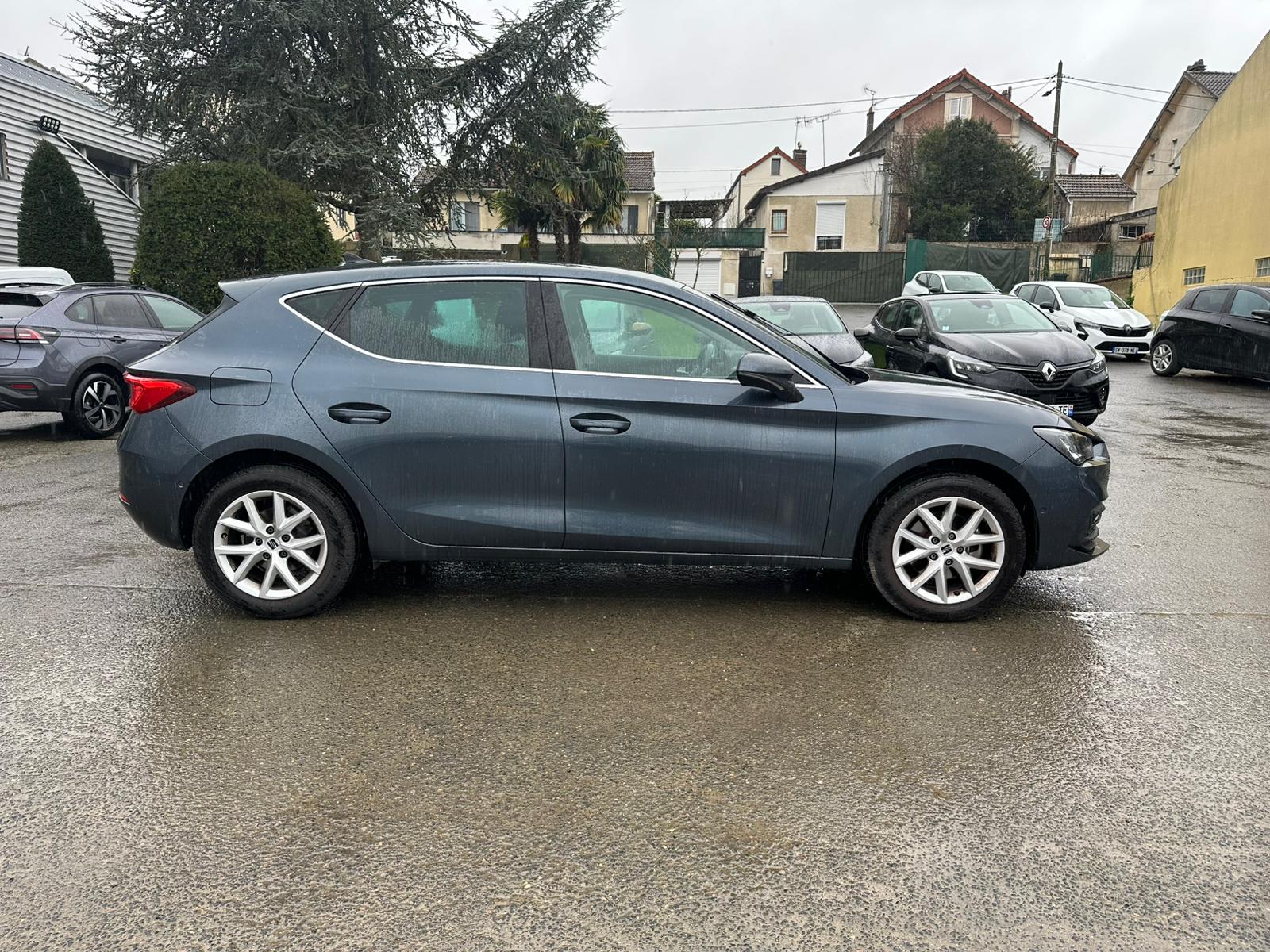 Achat SEAT LEON IV 1,5 TSI 115CV BVM STYLE 25 ANNIVERSAIRE 05/03/2025 en France pour importation en Algérie (Occasion). Spécialiste Export -3 ans, CCR, Mujahid chez DJ CAR. Réf 2bsr213