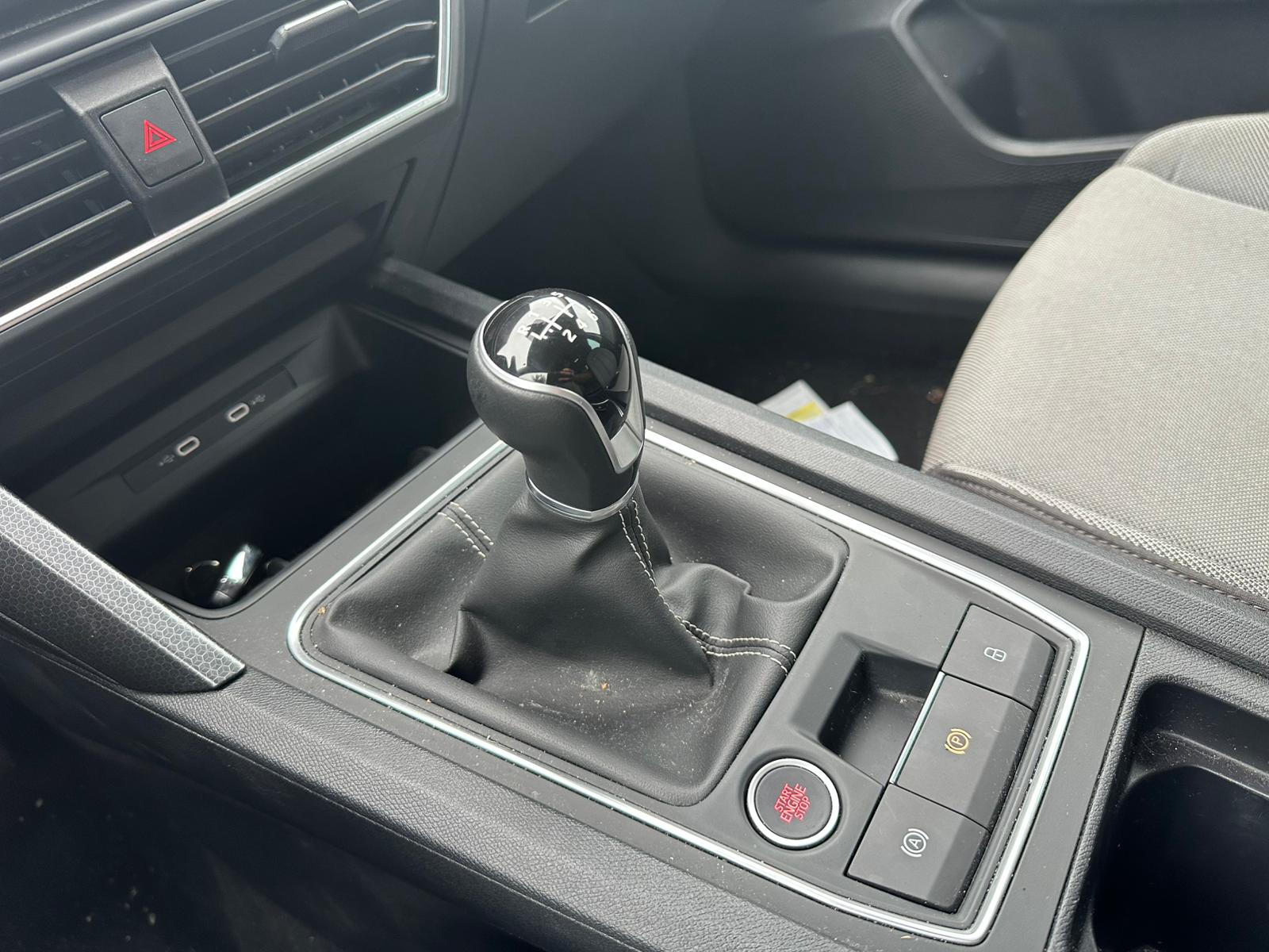 Achat SEAT LEON IV 1,5 TSI 115CV BVM STYLE 25 ANNIVERSAIRE 05/03/2025 en France pour importation en Algérie (Occasion). Spécialiste Export -3 ans, CCR, Mujahid chez DJ CAR. Réf 2bsr213