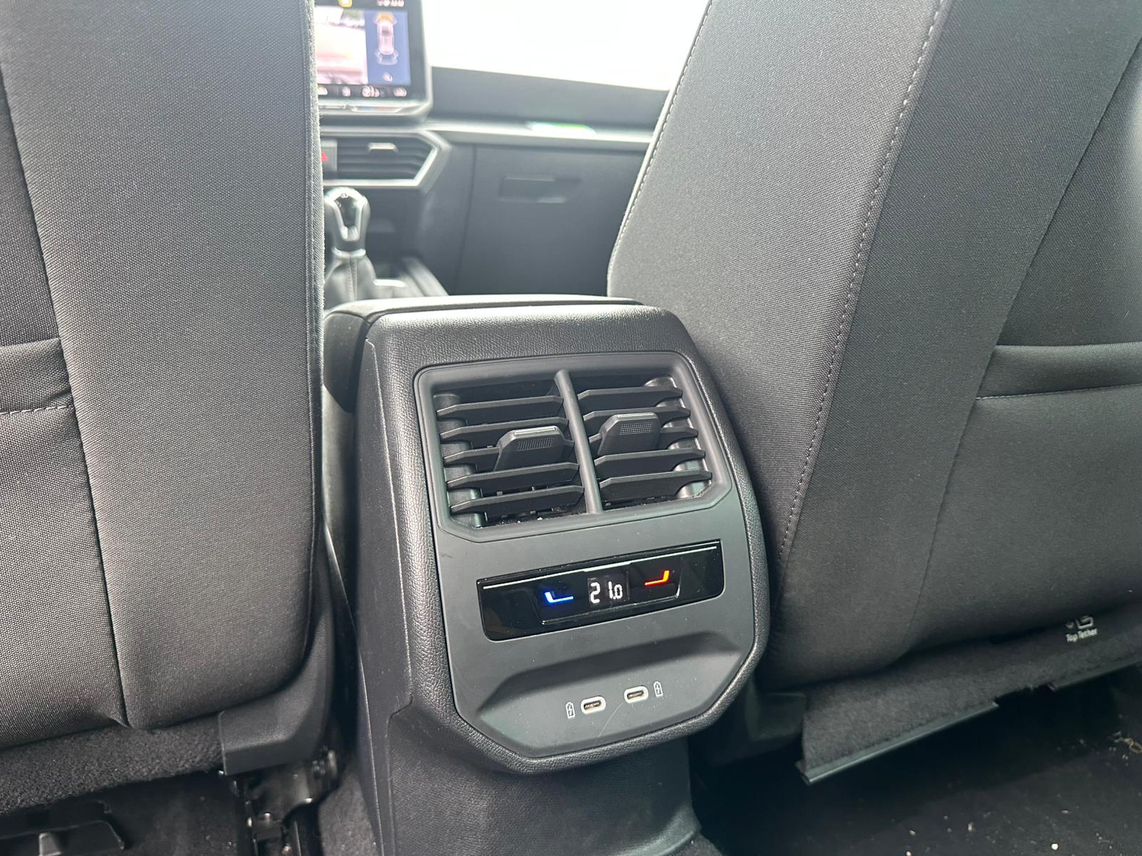 Achat SEAT LEON IV 1,5 TSI 115CV BVM STYLE 25 ANNIVERSAIRE 05/03/2025 en France pour importation en Algérie (Occasion). Spécialiste Export -3 ans, CCR, Mujahid chez DJ CAR. Réf 2bsr213