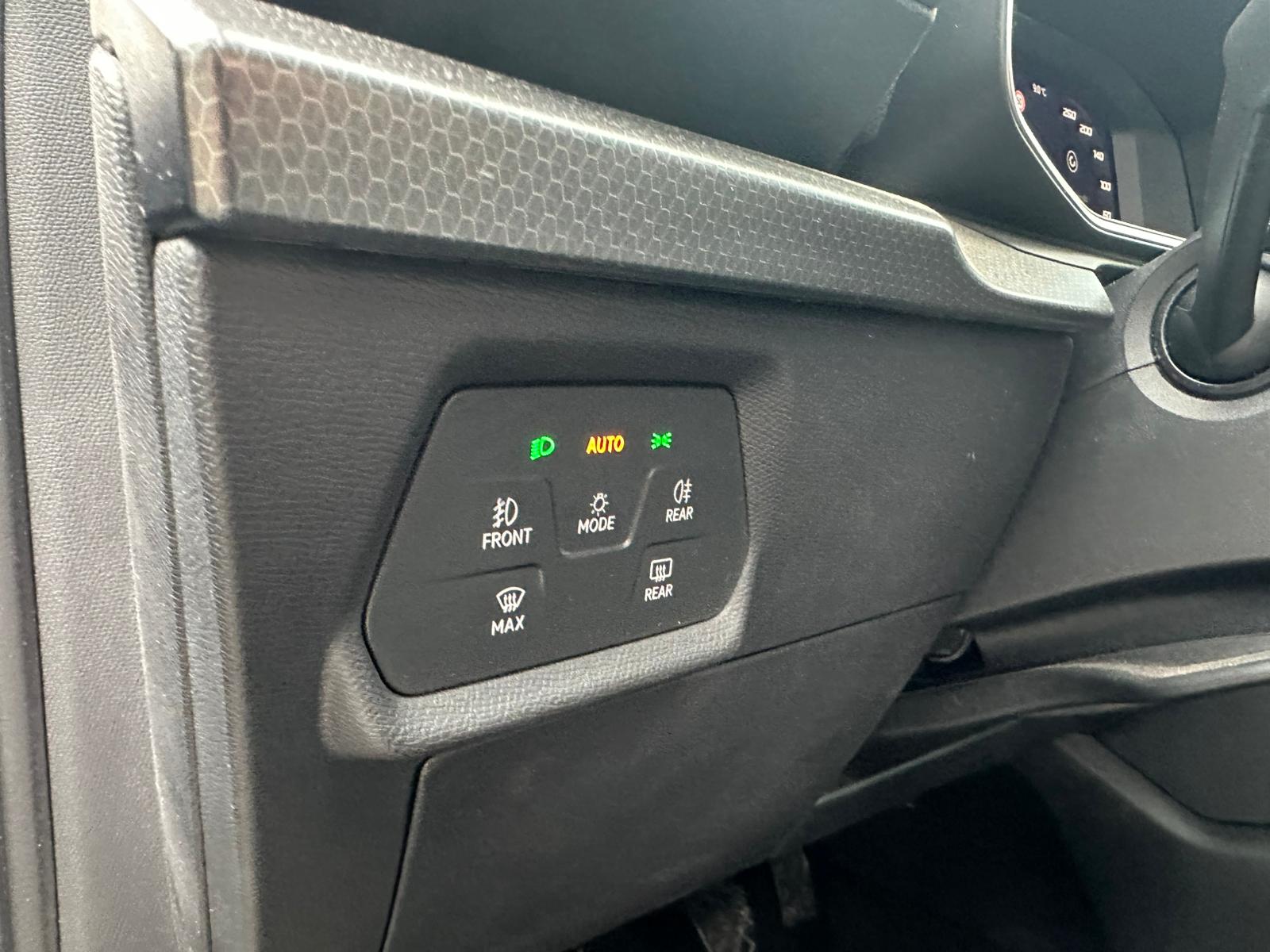 Achat SEAT LEON IV 1,5 TSI 115CV BVM STYLE 25 ANNIVERSAIRE 05/03/2025 en France pour importation en Algérie (Occasion). Spécialiste Export -3 ans, CCR, Mujahid chez DJ CAR. Réf 2bsr213