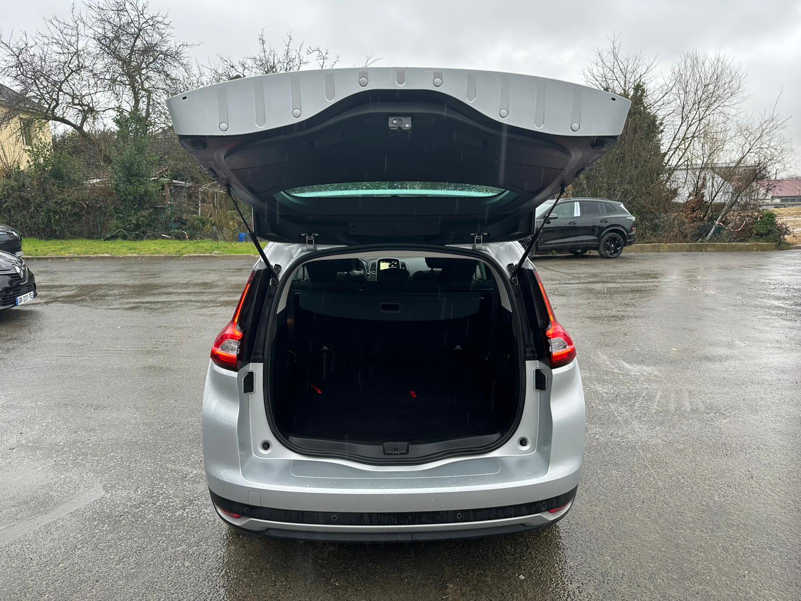 Achat RENAULT GRAND SCENIC IV 1.3 TCE 140CH EVOLUTION BVA – 7P 19/05/2023 en France pour importation en Algérie (Occasion). Spécialiste Export -3 ans, CCR, Mujahid chez DJ CAR. Réf 9nzlh91k5