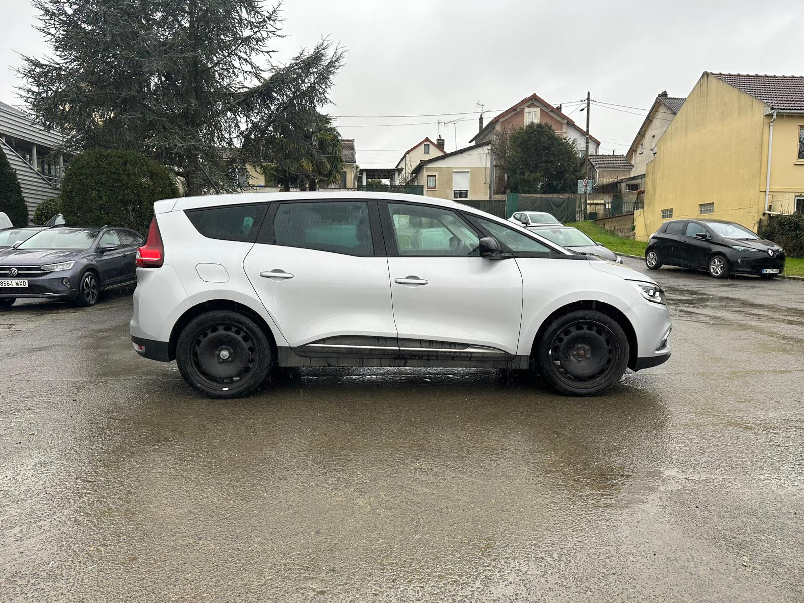 Achat RENAULT GRAND SCENIC IV 1.3 TCE 140CH EVOLUTION BVA – 7P 19/05/2023 en France pour importation en Algérie (Occasion). Spécialiste Export -3 ans, CCR, Mujahid chez DJ CAR. Réf 9nzlh91k5