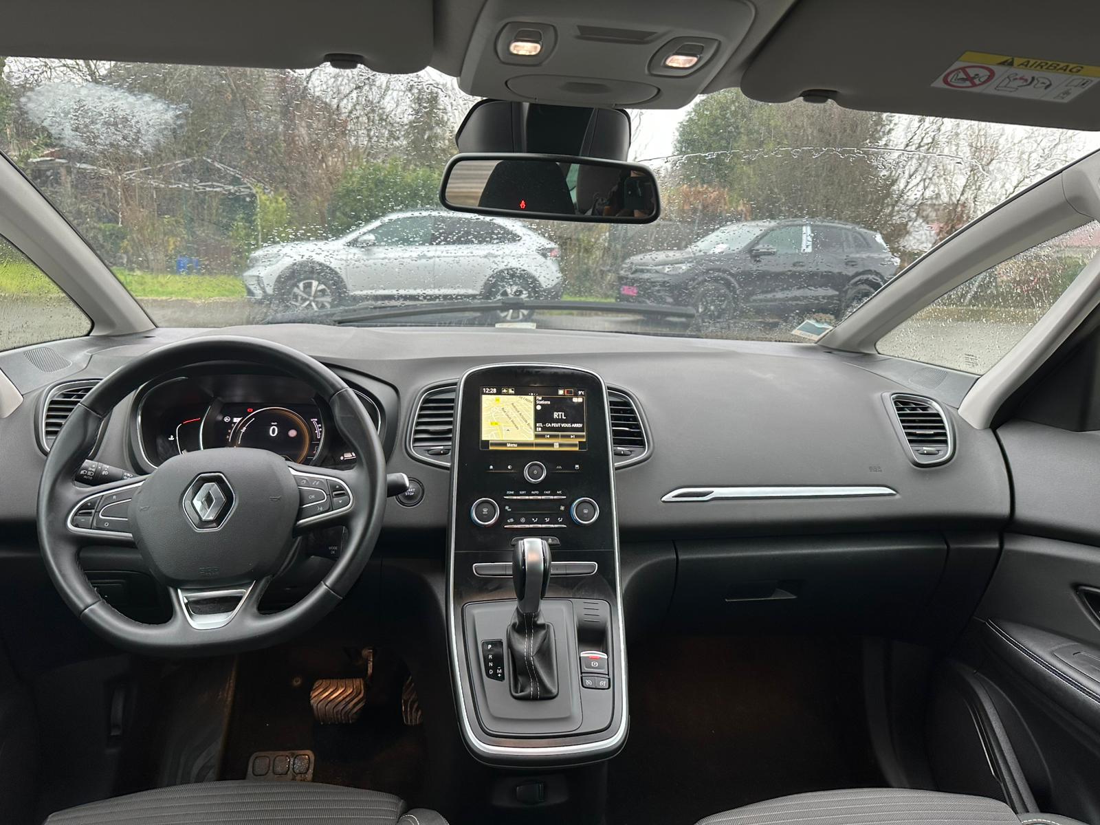 Achat RENAULT GRAND SCENIC IV 1.3 TCE 140CH EVOLUTION BVA – 7P 19/05/2023 en France pour importation en Algérie (Occasion). Spécialiste Export -3 ans, CCR, Mujahid chez DJ CAR. Réf 9nzlh91k5