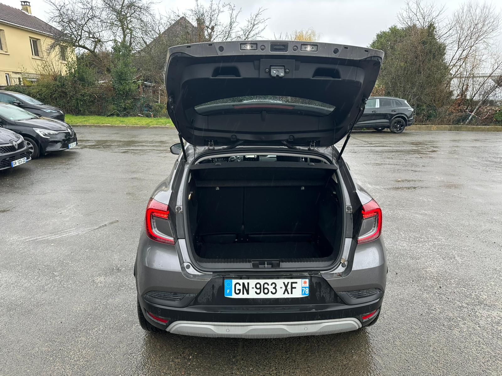 Achat RENAULT CAPTUR 1.0 TCe 90 Evolution – 5P 12/5/2023 en France pour importation en Algérie (Occasion). Spécialiste Export -3 ans, CCR, Mujahid chez DJ CAR. Réf 4hkg6niu