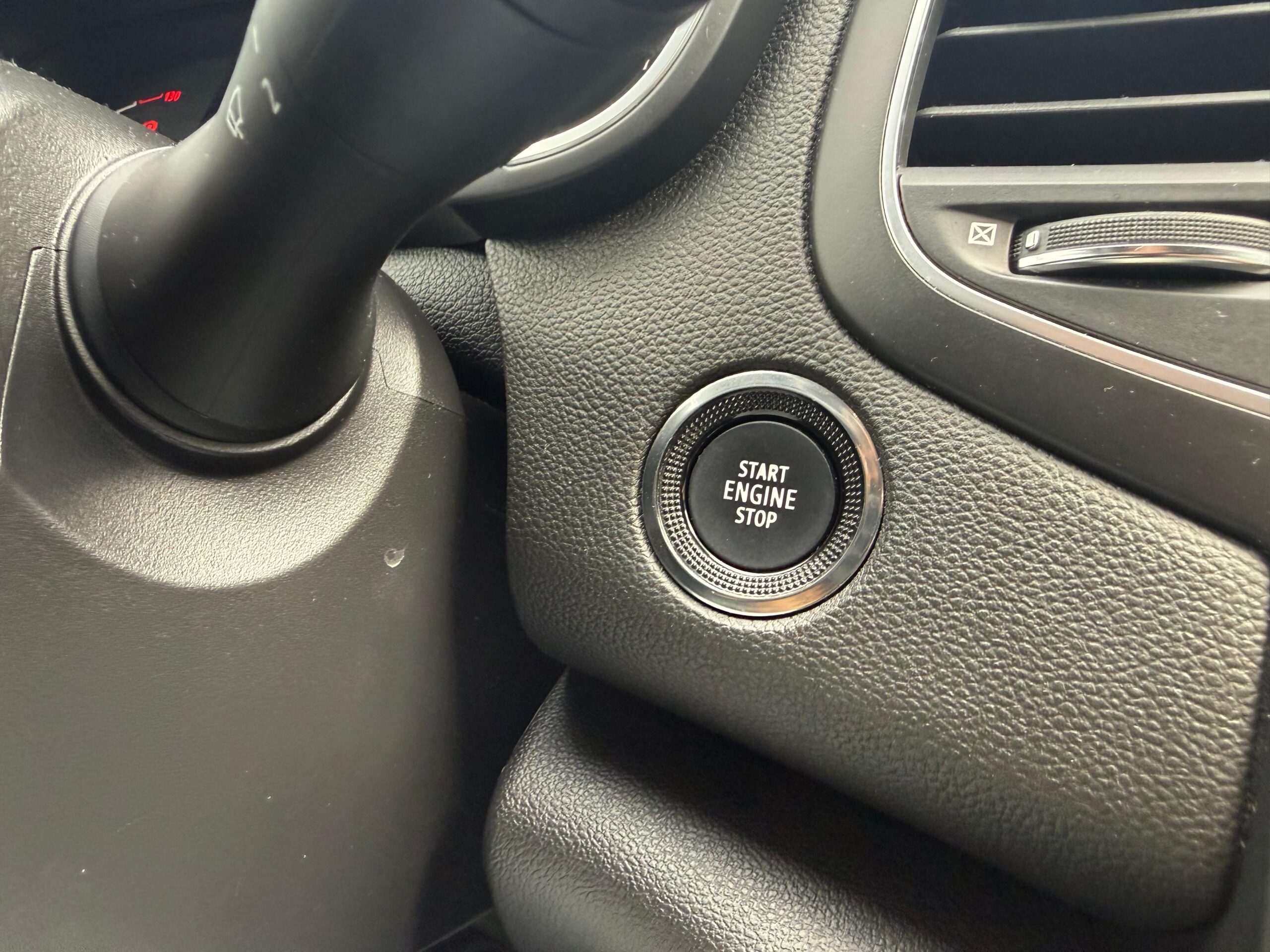 RENAULT MEGANE IV 1.3 TCe 140 EDC Techno – 5P