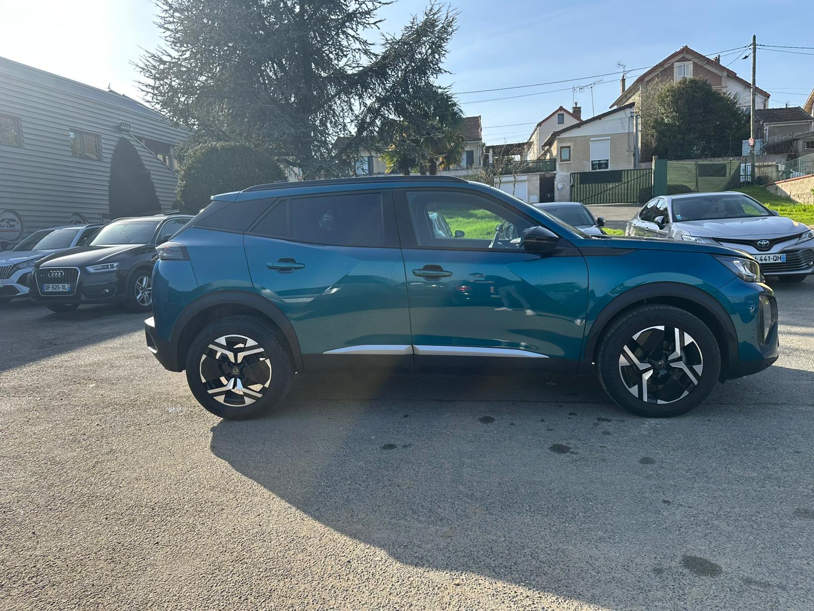 Achat PEUGEOT 2008 1.2 PureTech 100ch S&S BVM6 Allure – 5P 01/04/2025 en France pour importation en Algérie (Occasion). Spécialiste Export -3 ans, CCR, Mujahid chez DJ CAR. Réf 7tgrv4zh