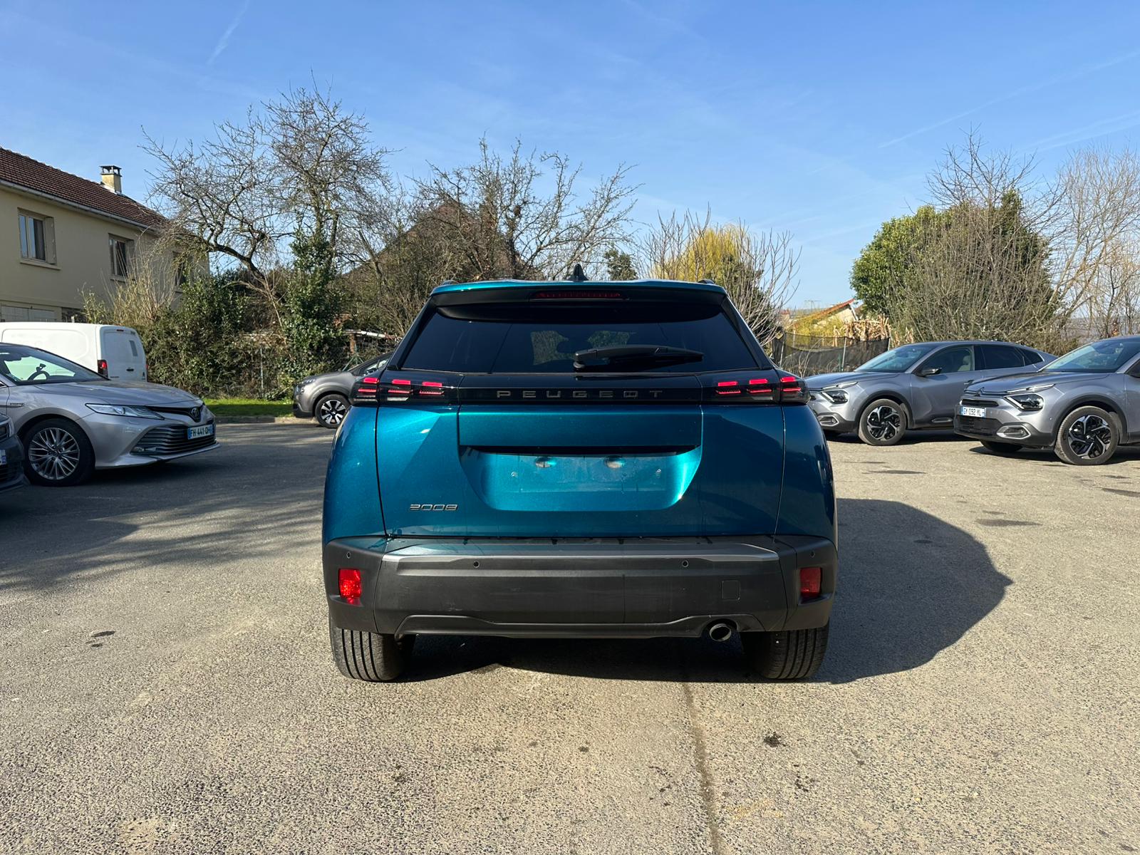 Achat PEUGEOT 2008 1.2 PureTech 100ch S&S BVM6 Allure – 5P 01/04/2025 en France pour importation en Algérie (Occasion). Spécialiste Export -3 ans, CCR, Mujahid chez DJ CAR. Réf 7tgrv4zh