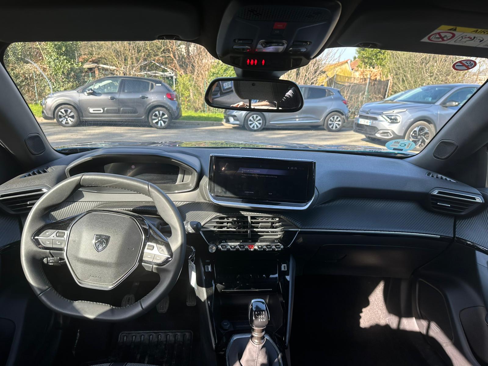 Achat PEUGEOT 2008 1.2 PureTech 100ch S&S BVM6 Allure – 5P 01/04/2025 en France pour importation en Algérie (Occasion). Spécialiste Export -3 ans, CCR, Mujahid chez DJ CAR. Réf 7tgrv4zh