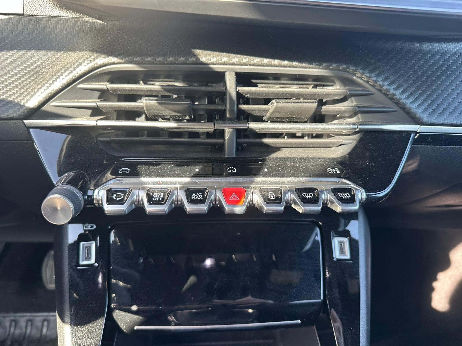 Achat PEUGEOT 2008 1.2 PureTech 100ch S&S BVM6 Allure – 5P 01/04/2025 en France pour importation en Algérie (Occasion). Spécialiste Export -3 ans, CCR, Mujahid chez DJ CAR. Réf 7tgrv4zh