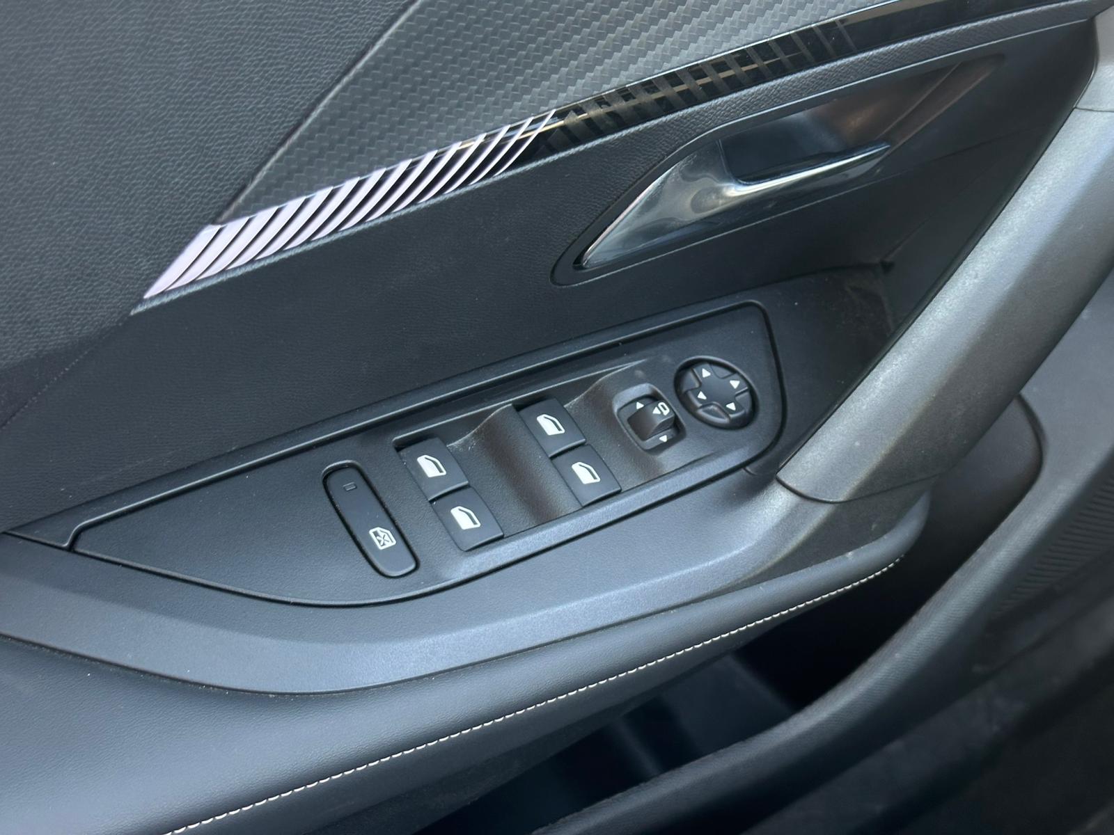 Achat PEUGEOT 2008 1.2 PureTech 100ch S&S BVM6 Allure – 5P 01/04/2025 en France pour importation en Algérie (Occasion). Spécialiste Export -3 ans, CCR, Mujahid chez DJ CAR. Réf 7tgrv4zh