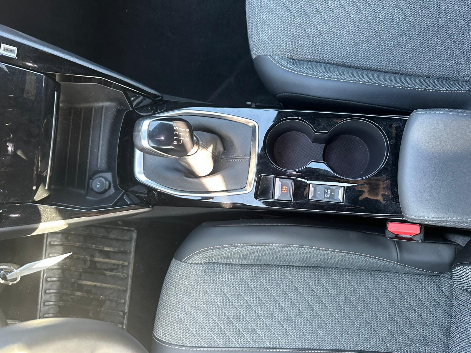 Achat PEUGEOT 2008 1.2 PureTech 100ch S&S BVM6 Allure – 5P 01/04/2025 en France pour importation en Algérie (Occasion). Spécialiste Export -3 ans, CCR, Mujahid chez DJ CAR. Réf 7tgrv4zh