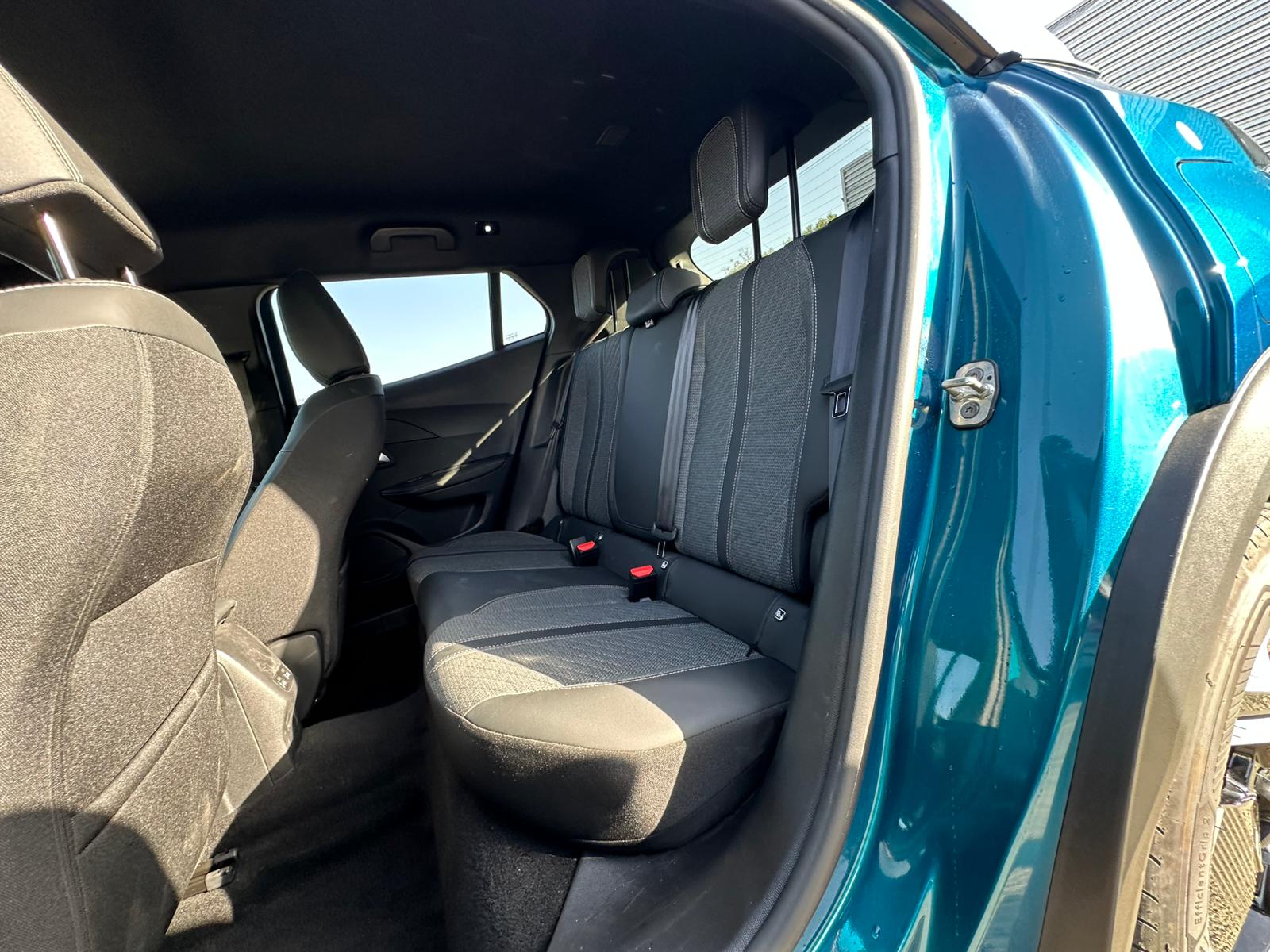 Achat PEUGEOT 2008 1.2 PureTech 100ch S&S BVM6 Allure – 5P 01/04/2025 en France pour importation en Algérie (Occasion). Spécialiste Export -3 ans, CCR, Mujahid chez DJ CAR. Réf 7tgrv4zh