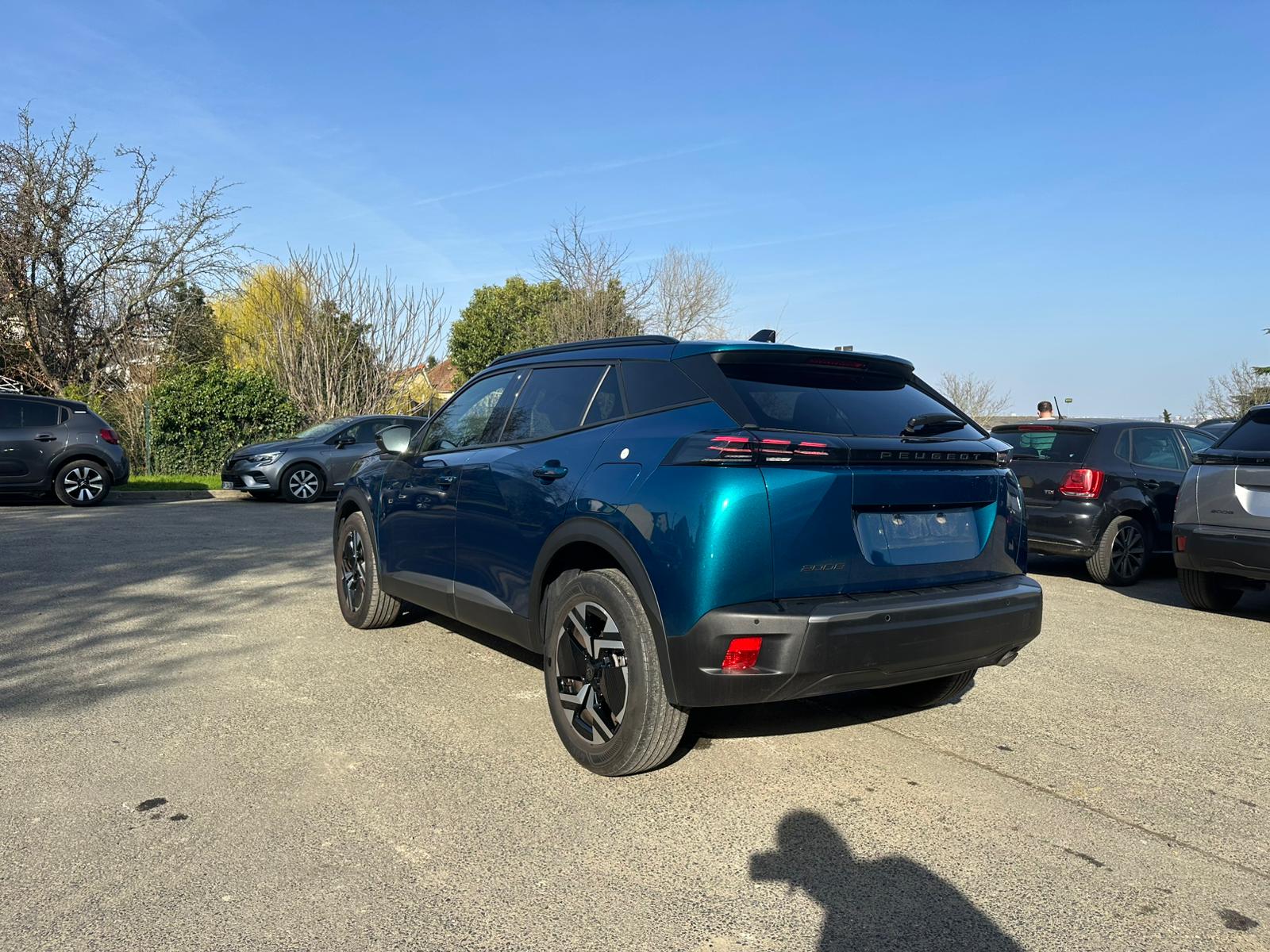 Achat PEUGEOT 2008 1.2 PureTech 100ch S&S BVM6 Allure – 5P 01/04/2025 en France pour importation en Algérie (Occasion). Spécialiste Export -3 ans, CCR, Mujahid chez DJ CAR. Réf 7tgrv4zh