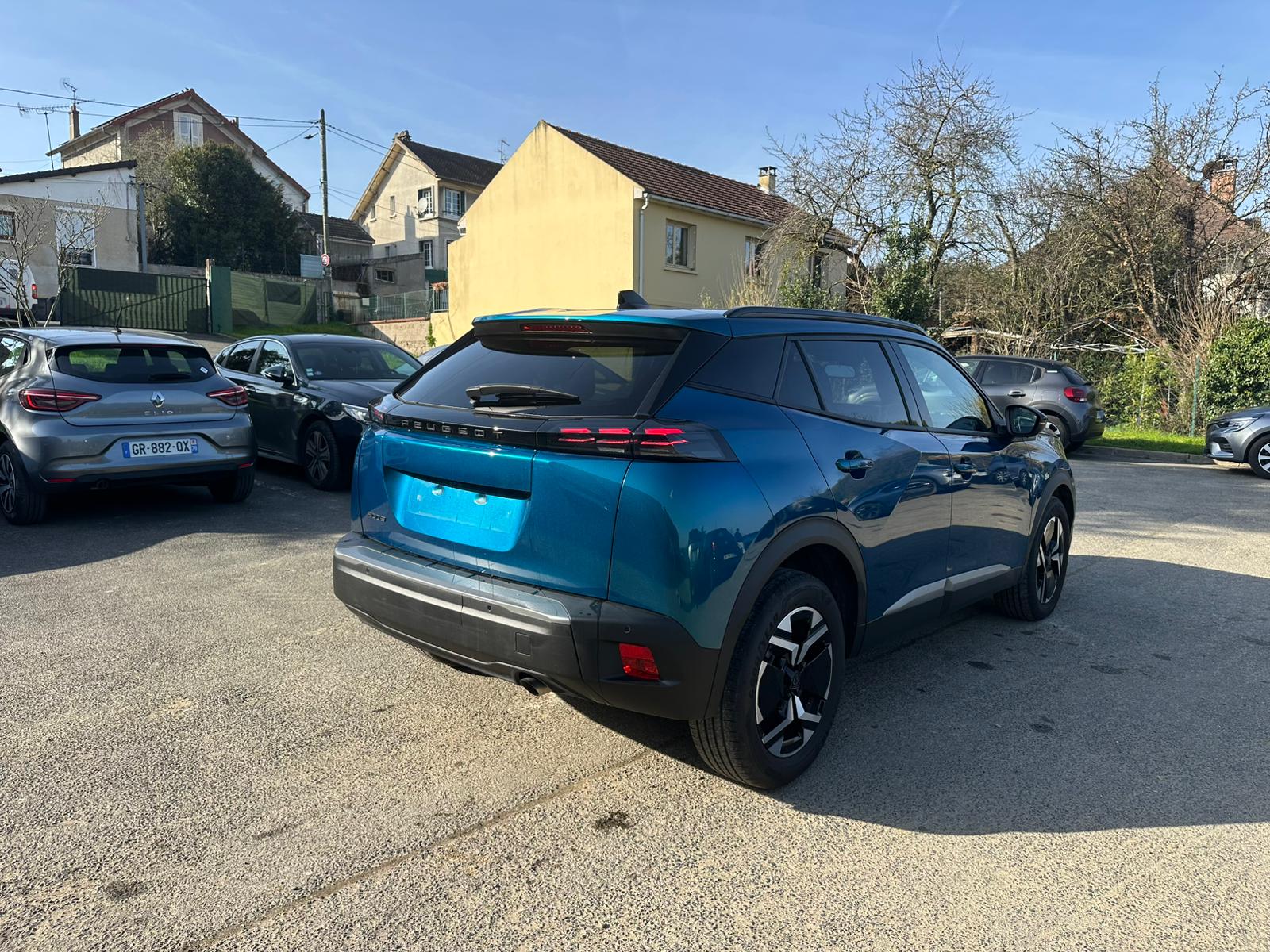 Achat PEUGEOT 2008 1.2 PureTech 100ch S&S BVM6 Allure – 5P 01/04/2025 en France pour importation en Algérie (Occasion). Spécialiste Export -3 ans, CCR, Mujahid chez DJ CAR. Réf 7tgrv4zh