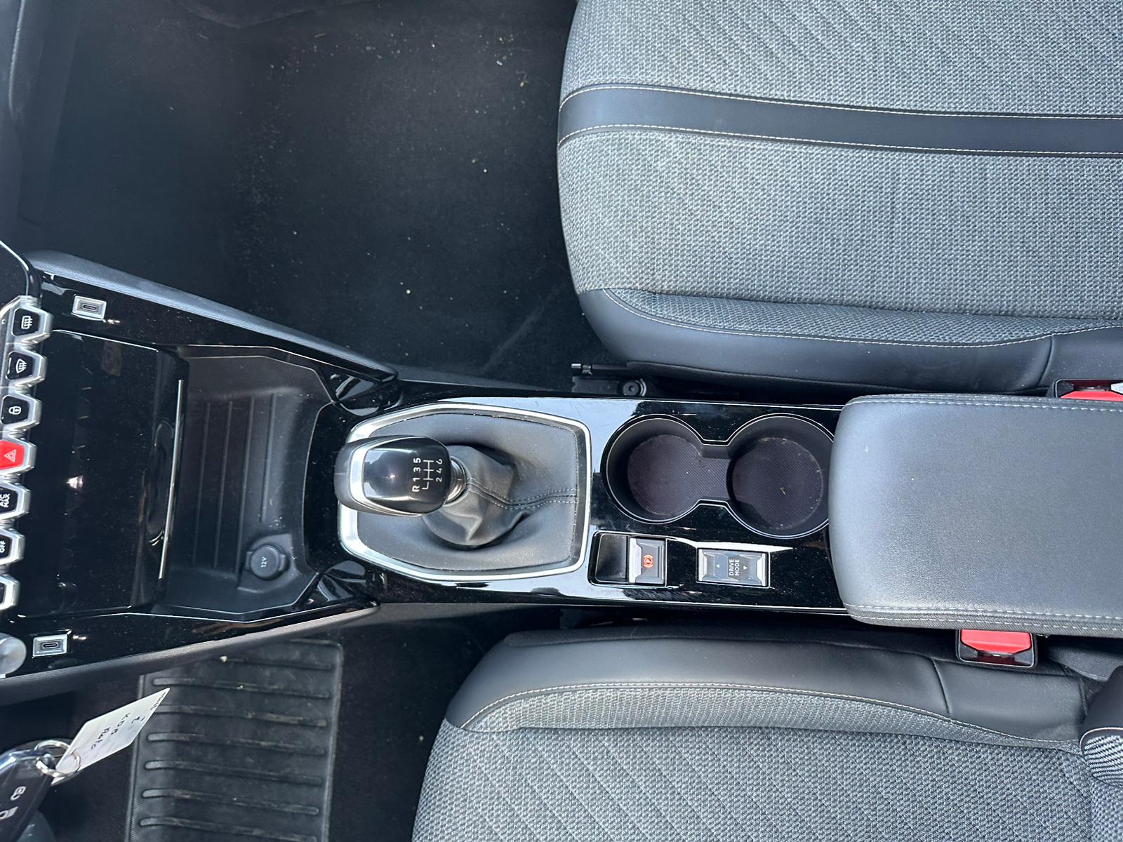 Achat PEUGEOT 2008 1.2 PureTech 100ch S&S BVM6 Allure – 5P 07/03/2025 en France pour importation en Algérie (Occasion). Spécialiste Export -3 ans, CCR, Mujahid chez DJ CAR. Réf qcs0s9t