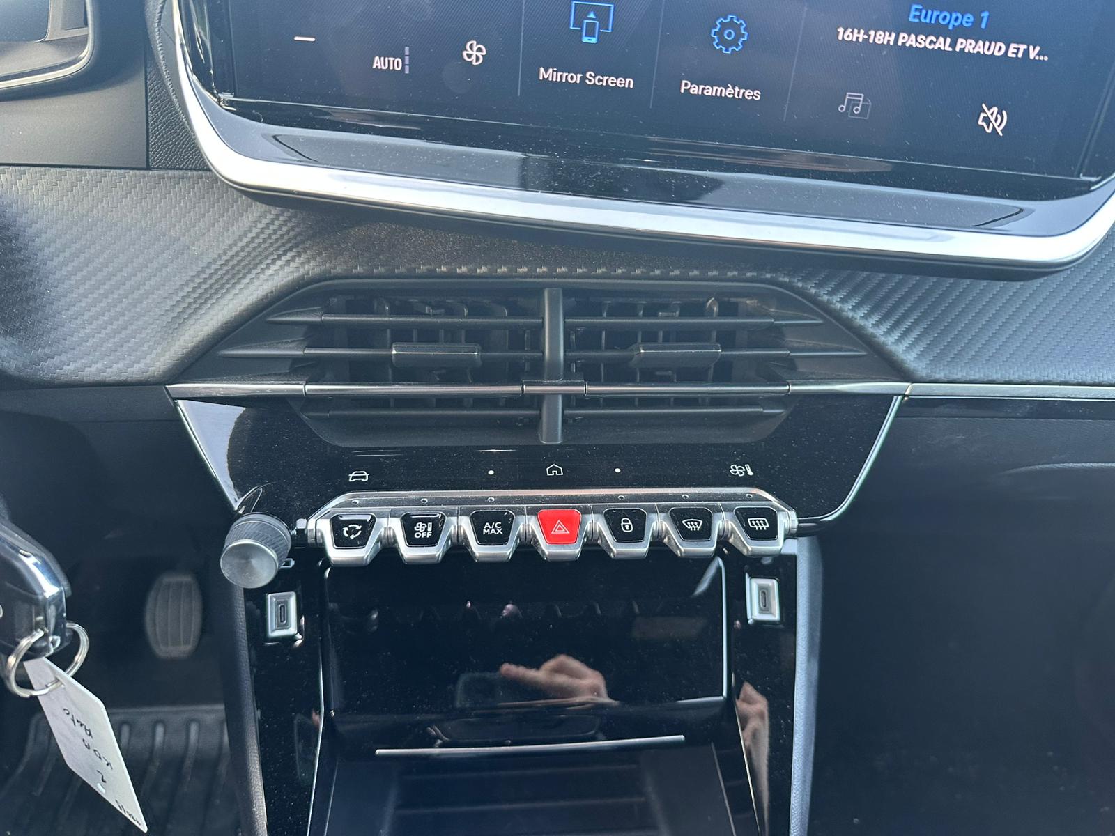 Achat PEUGEOT 2008 1.2 PureTech 100ch S&S BVM6 Allure – 5P 07/03/2025 en France pour importation en Algérie (Occasion). Spécialiste Export -3 ans, CCR, Mujahid chez DJ CAR. Réf qcs0s9t