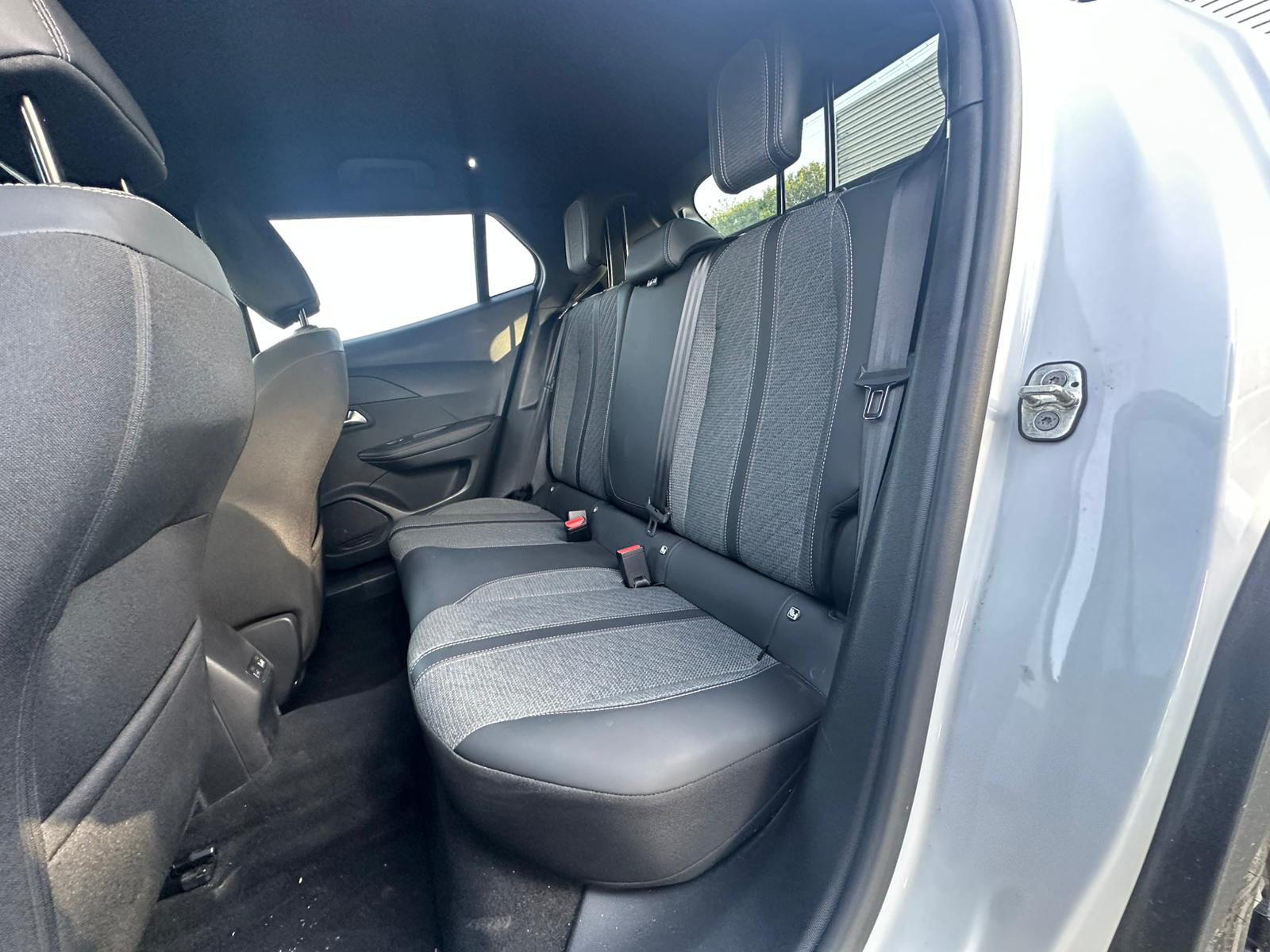 Achat PEUGEOT 2008 1.2 PureTech 100ch S&S BVM6 Allure – 5P 07/03/2025 en France pour importation en Algérie (Occasion). Spécialiste Export -3 ans, CCR, Mujahid chez DJ CAR. Réf qcs0s9t