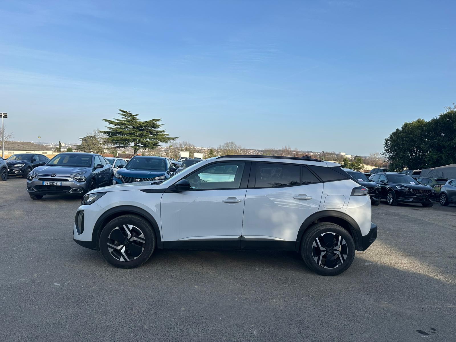 Achat PEUGEOT 2008 1.2 PureTech 100ch S&S BVM6 Allure – 5P 07/03/2025 en France pour importation en Algérie (Occasion). Spécialiste Export -3 ans, CCR, Mujahid chez DJ CAR. Réf qcs0s9t