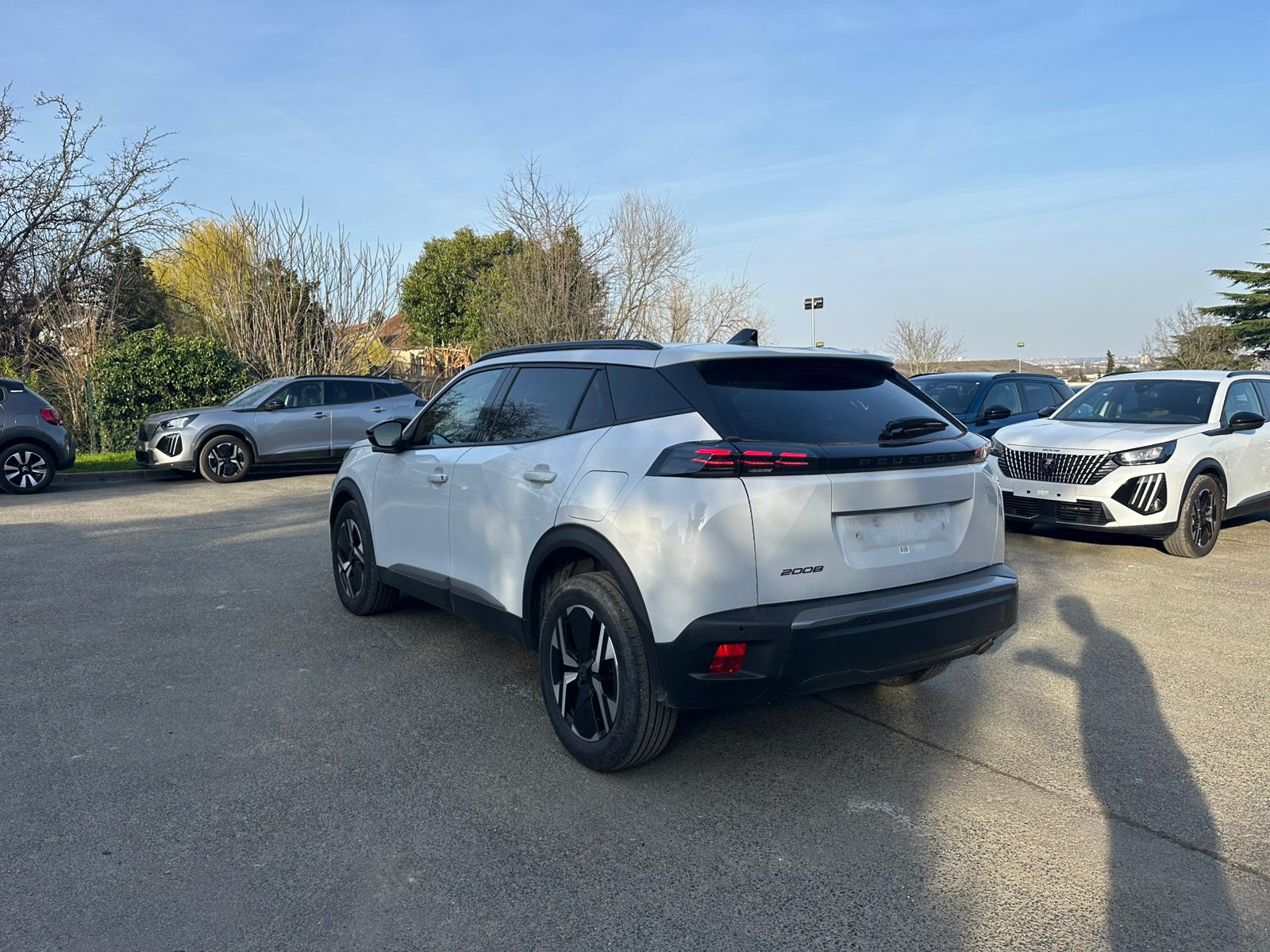 Achat PEUGEOT 2008 1.2 PureTech 100ch S&S BVM6 Allure – 5P 07/03/2025 en France pour importation en Algérie (Occasion). Spécialiste Export -3 ans, CCR, Mujahid chez DJ CAR. Réf qcs0s9t