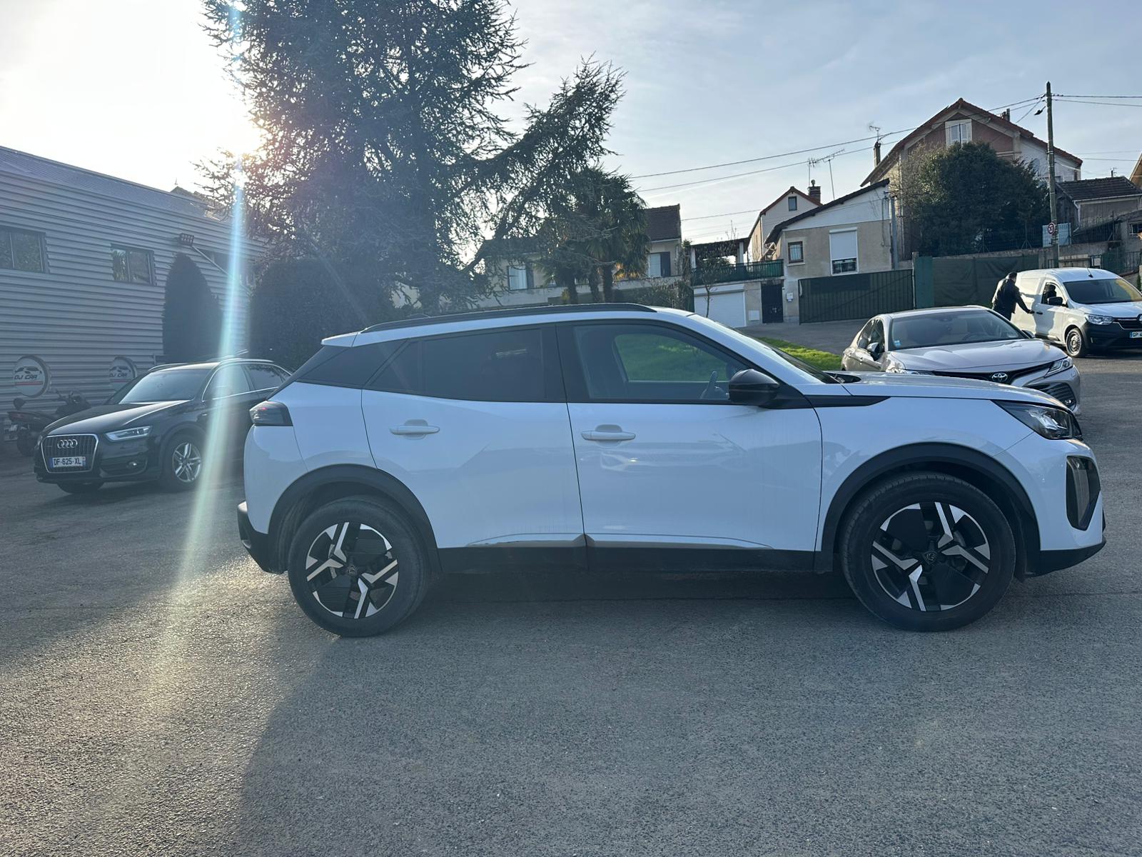 Achat PEUGEOT 2008 1.2 PureTech 100ch S&S BVM6 Allure – 5P 07/03/2025 en France pour importation en Algérie (Occasion). Spécialiste Export -3 ans, CCR, Mujahid chez DJ CAR. Réf qcs0s9t