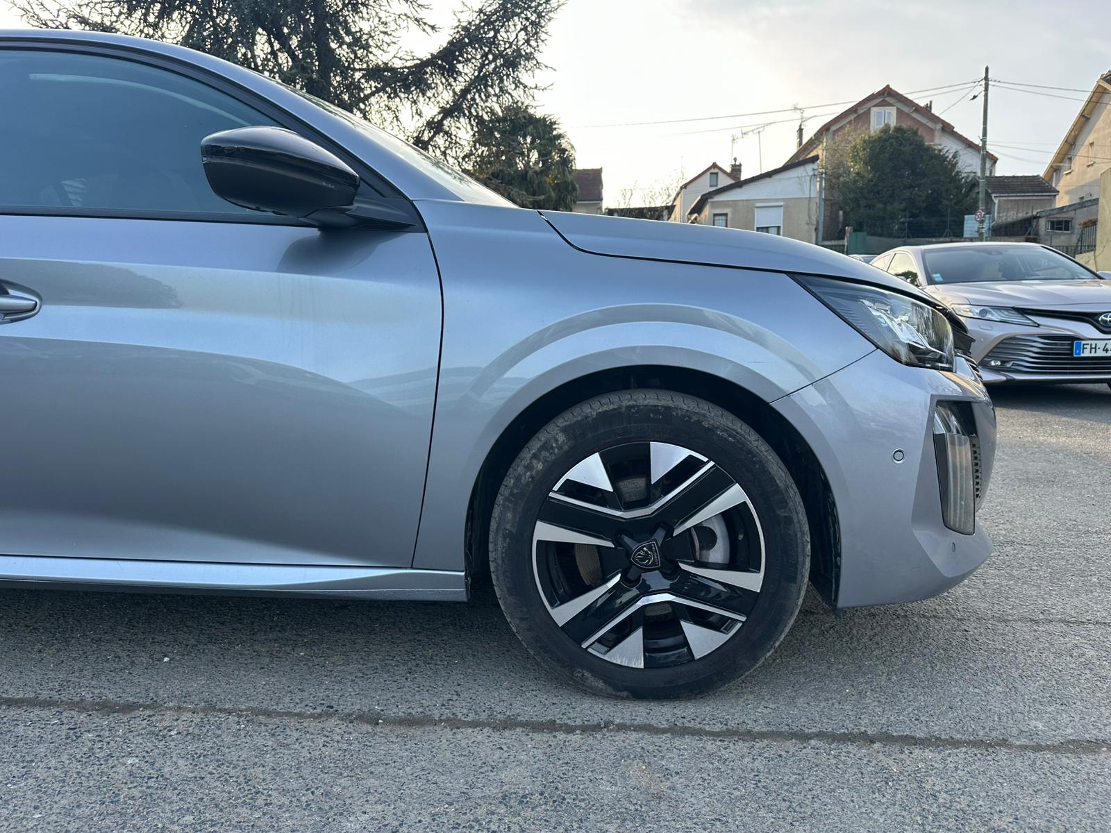 Achat PEUGEOT 208 1.2 PureTech 100 S&S BVM6 Allure – 5P 22/02/2024 en France pour importation en Algérie (Occasion). Spécialiste Export -3 ans, CCR, Mujahid chez DJ CAR. Réf 1ldvf1oec