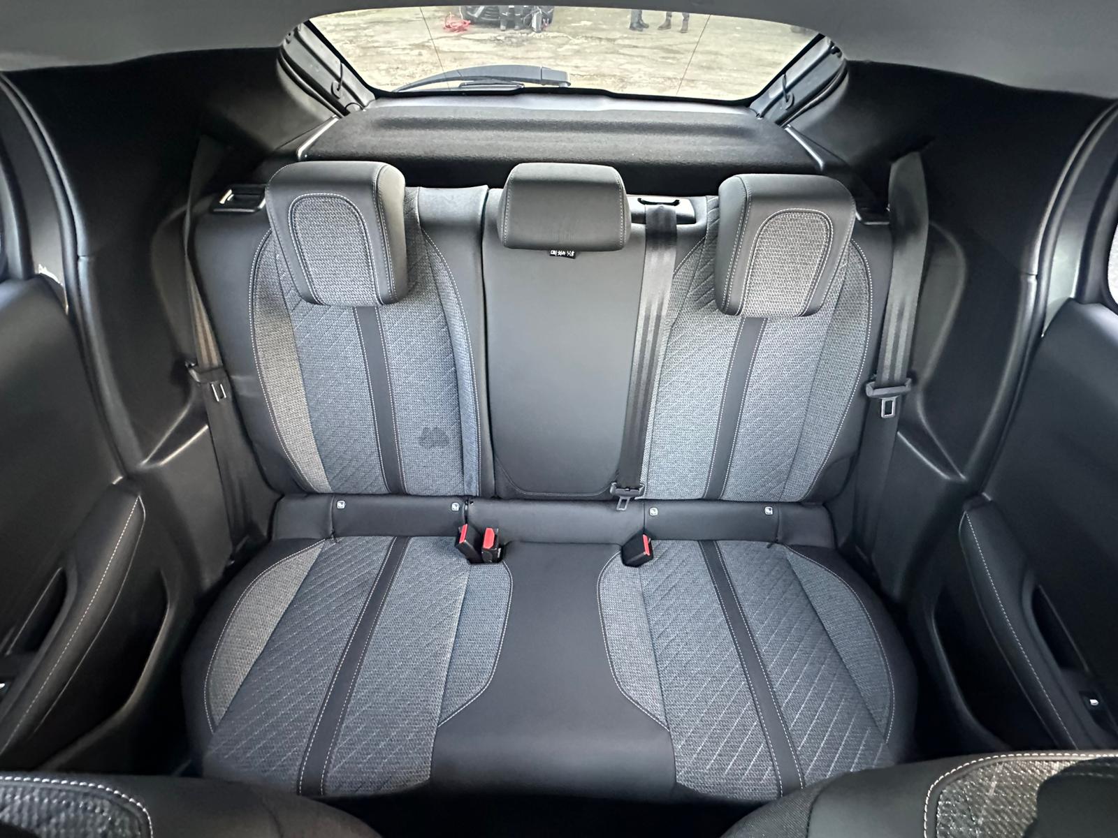 Achat PEUGEOT 208 1.2 PureTech 100 S&S BVM6 Allure – 5P 22/02/2024 en France pour importation en Algérie (Occasion). Spécialiste Export -3 ans, CCR, Mujahid chez DJ CAR. Réf 1ldvf1oec