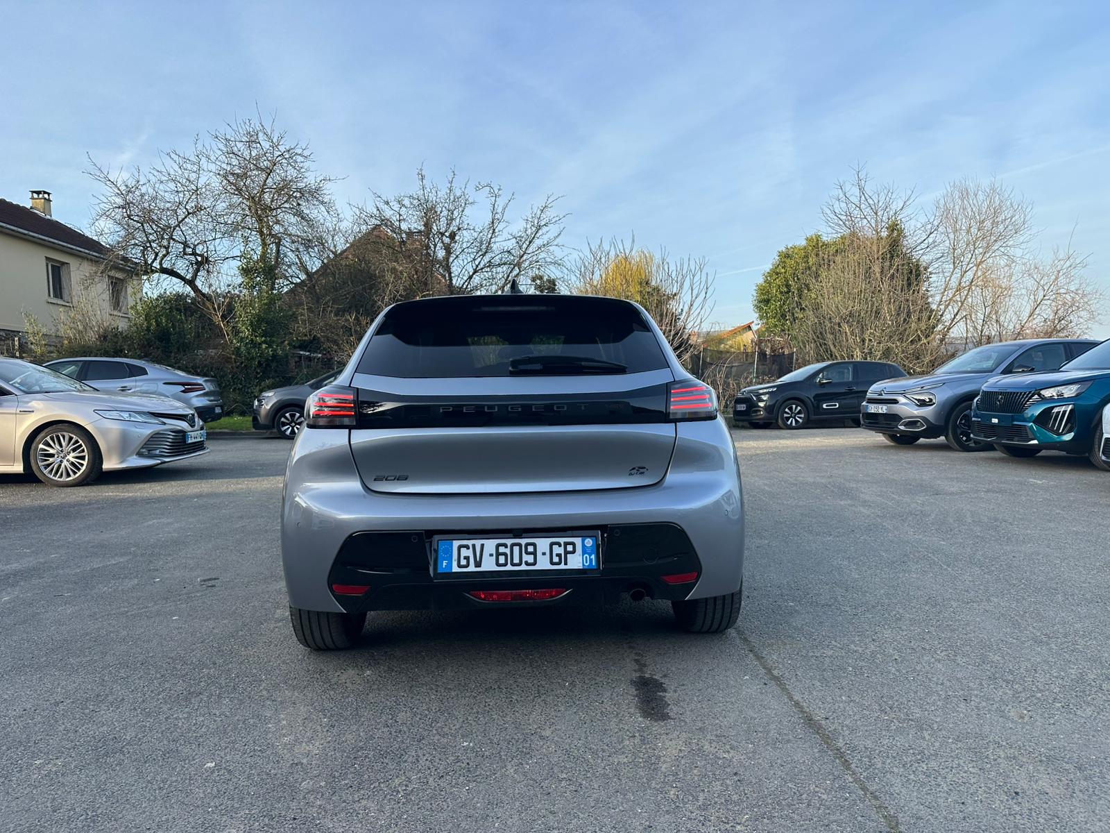 Achat PEUGEOT 208 1.2 PureTech 100 S&S BVM6 Allure – 5P 22/02/2024 en France pour importation en Algérie (Occasion). Spécialiste Export -3 ans, CCR, Mujahid chez DJ CAR. Réf 1ldvf1oec