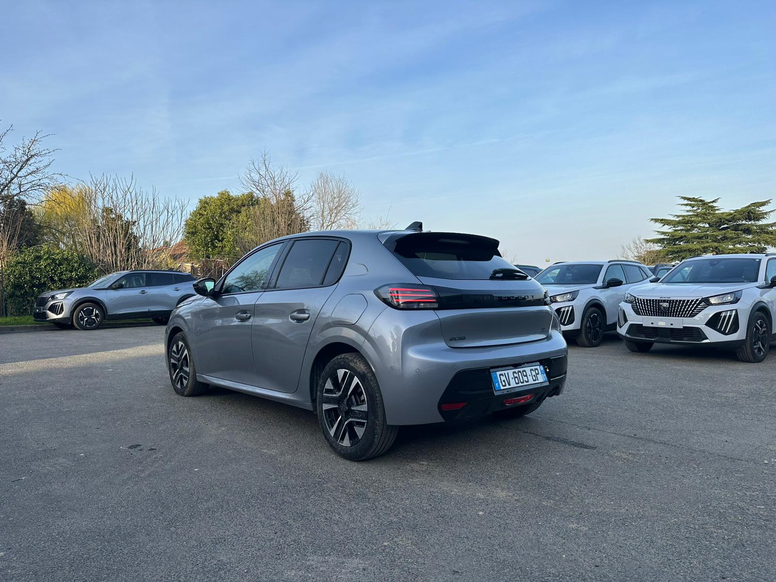 Achat PEUGEOT 208 1.2 PureTech 100 S&S BVM6 Allure – 5P 22/02/2024 en France pour importation en Algérie (Occasion). Spécialiste Export -3 ans, CCR, Mujahid chez DJ CAR. Réf 1ldvf1oec