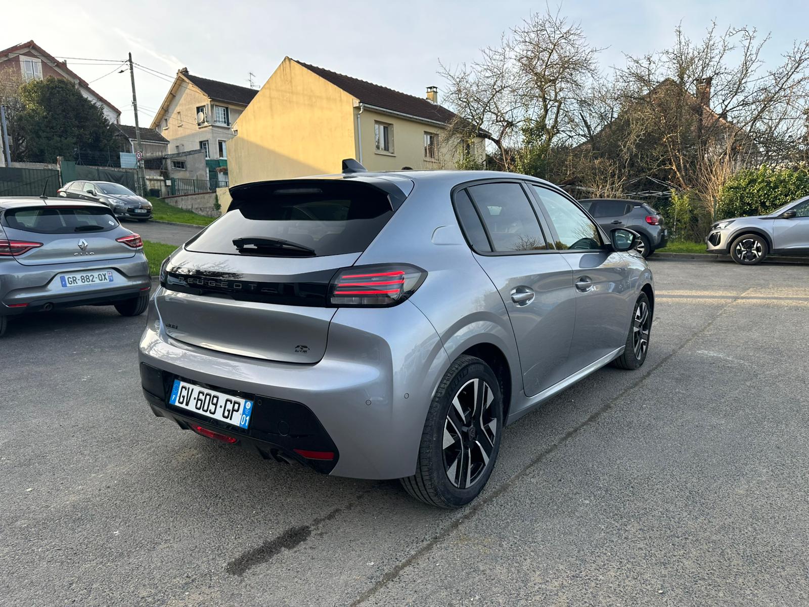 Achat PEUGEOT 208 1.2 PureTech 100 S&S BVM6 Allure – 5P 22/02/2024 en France pour importation en Algérie (Occasion). Spécialiste Export -3 ans, CCR, Mujahid chez DJ CAR. Réf 1ldvf1oec